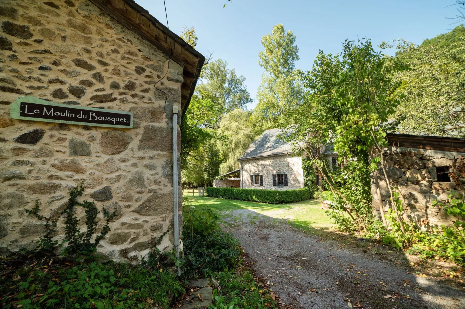 Moulin rivière et piscine-Hal-ontvangst