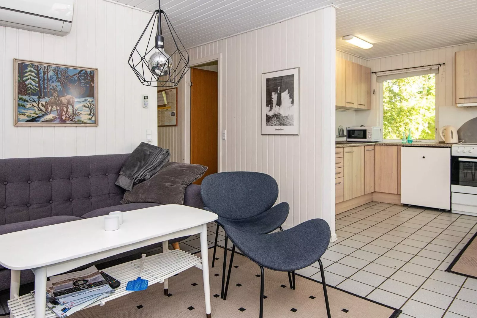 Charmant vakantiehuis in Ørsted met verwarmd zwembad-Binnen