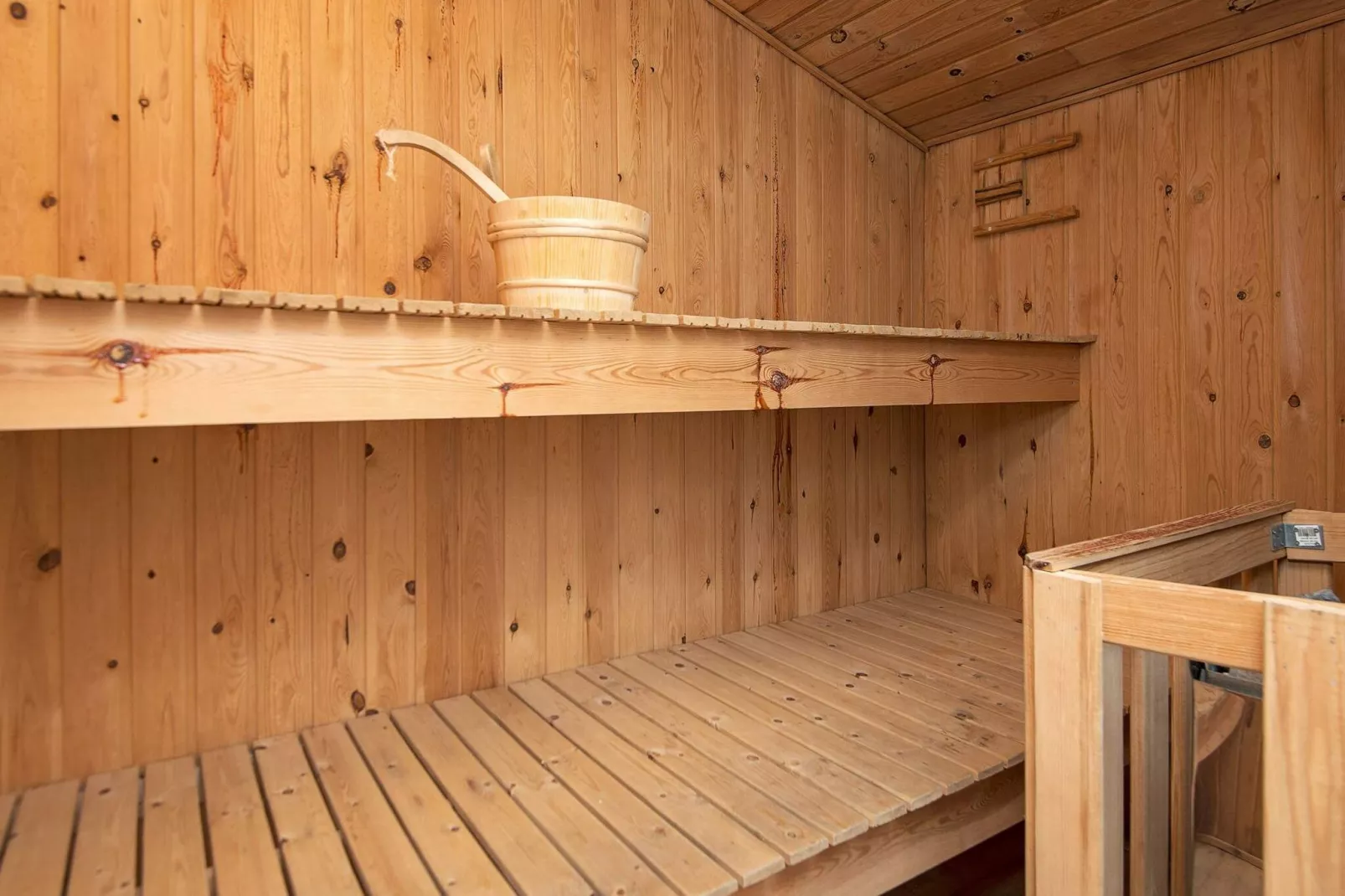 Charmant vakantiehuis in Ørsted met verwarmd zwembad-Sauna