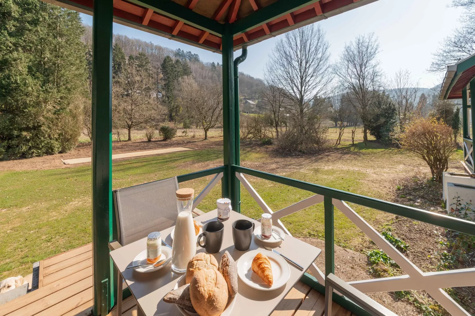 Ecolodge du Moulin-Uitzicht zomer