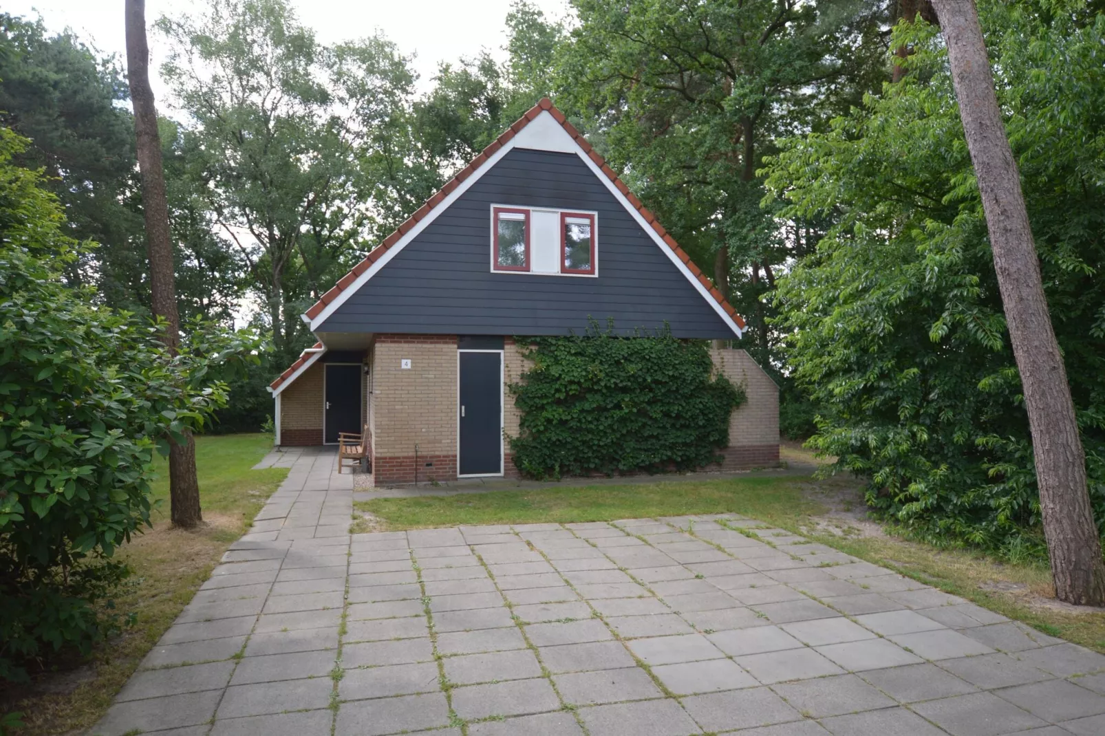 Buitenplaats Berg en Bos nummer 4-Buitenkant zomer