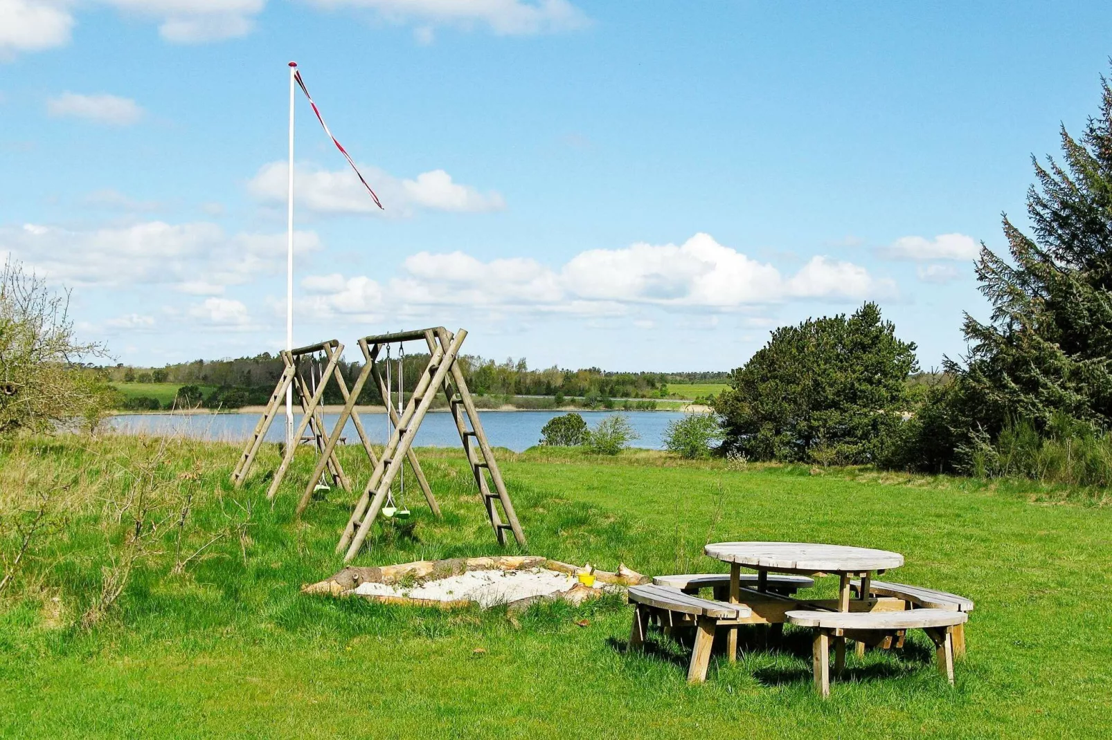 Prachtig vakantiehuis in Højslev met sauna-Waterzicht