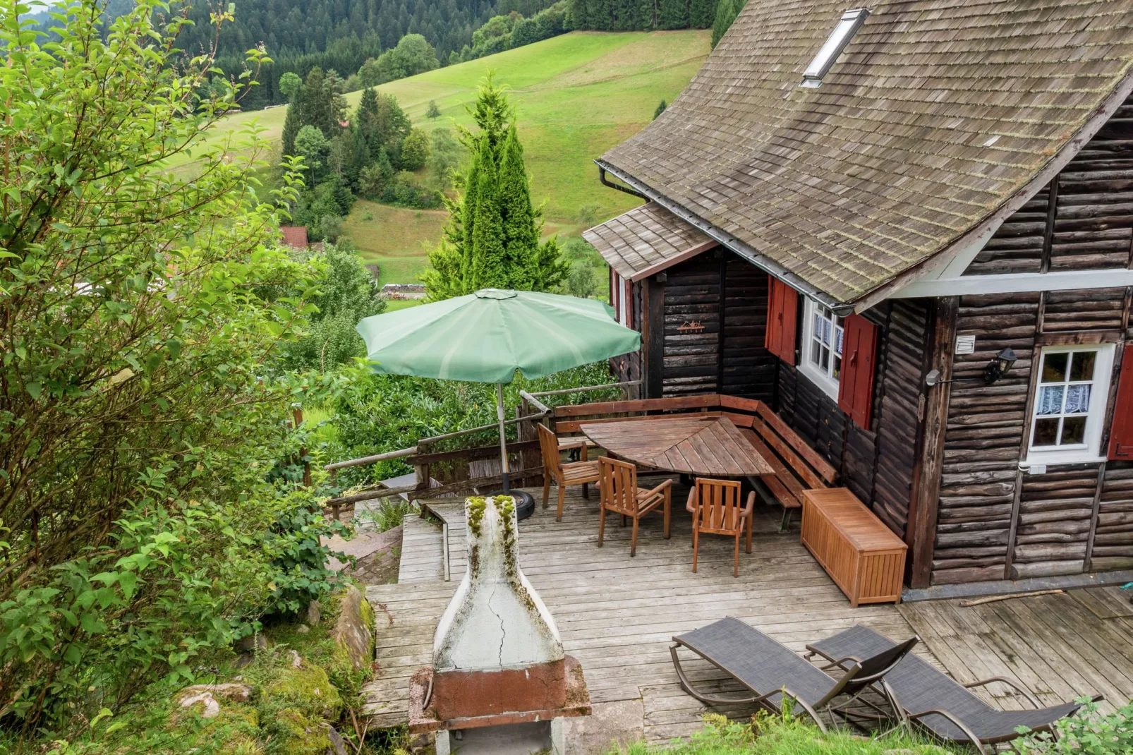 Prachtig vakantiehuis in het Zwarte Woud vlak bij het meer-Terrasbalkon