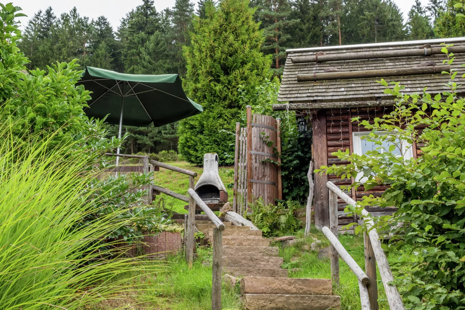 Prachtig vakantiehuis in het Zwarte Woud vlak bij het meer-Tuinen zomer