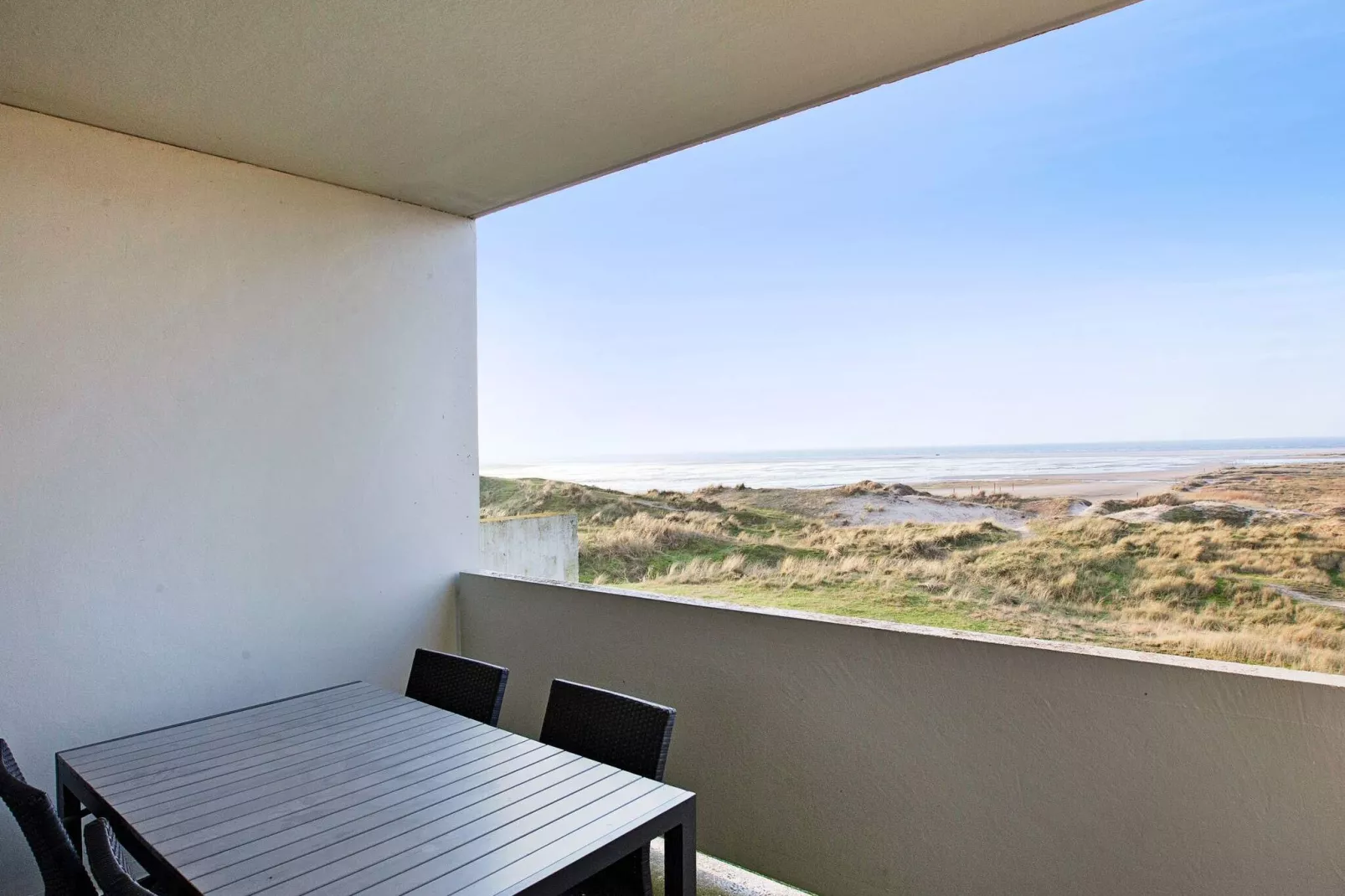 2 room w/seaview-Binnen