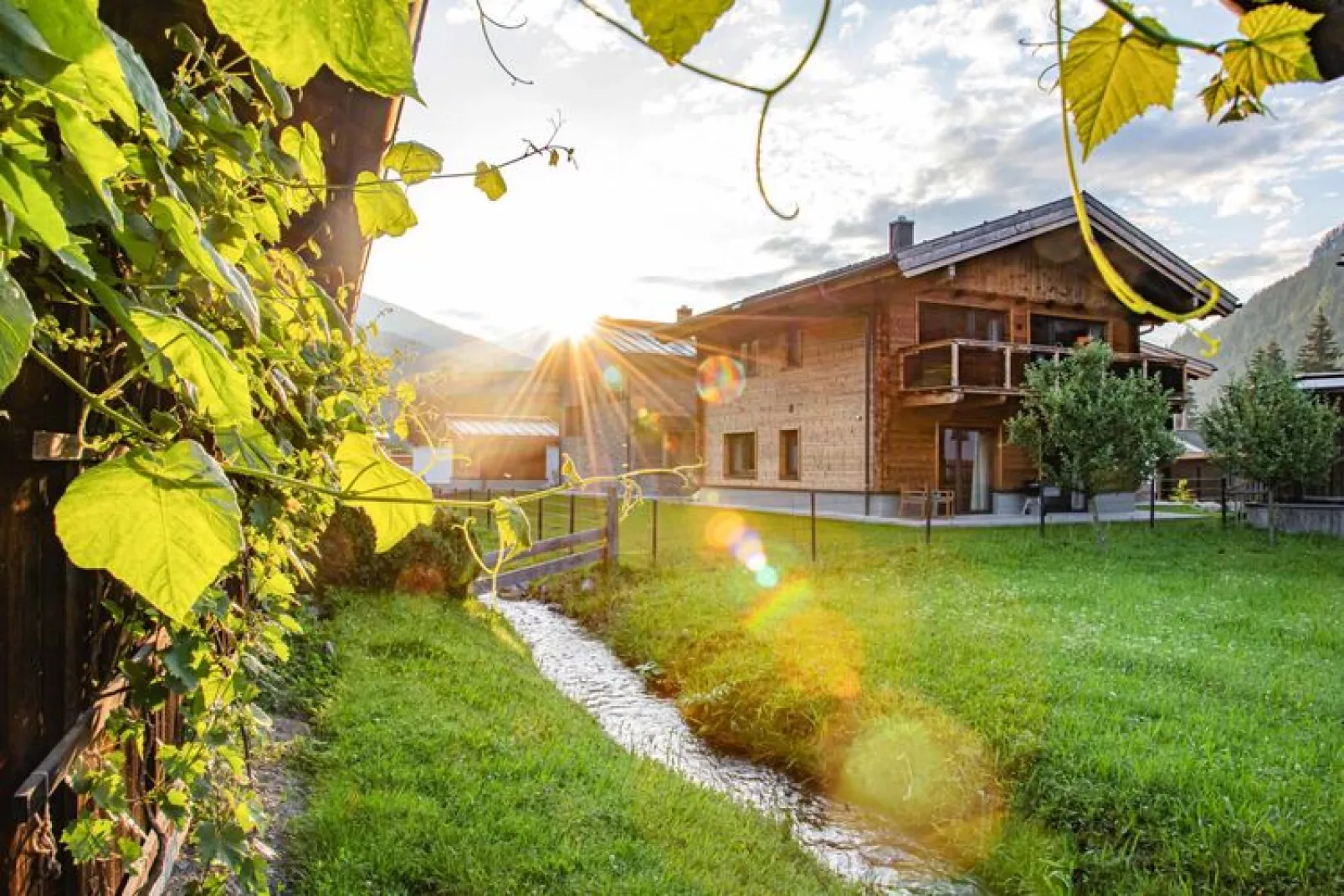 Feriendorf Das Dorf - Steinhaus-Buitenkant zomer