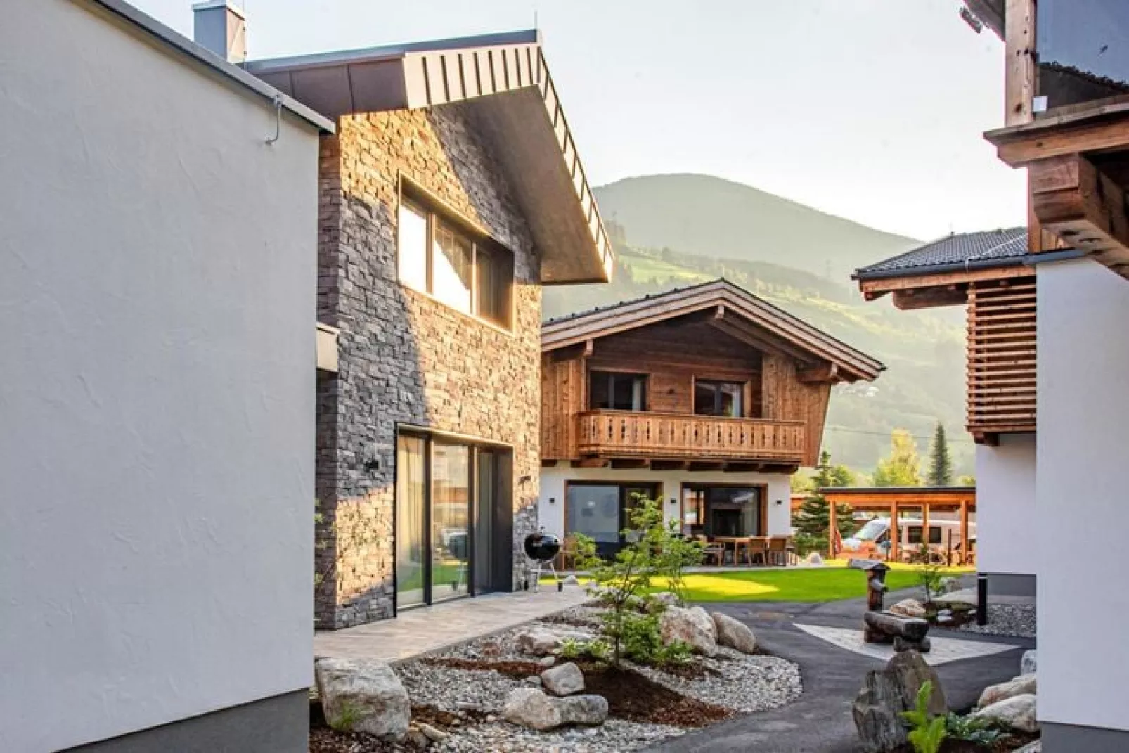 Feriendorf Das Dorf - Steinhaus-Buitenkant zomer