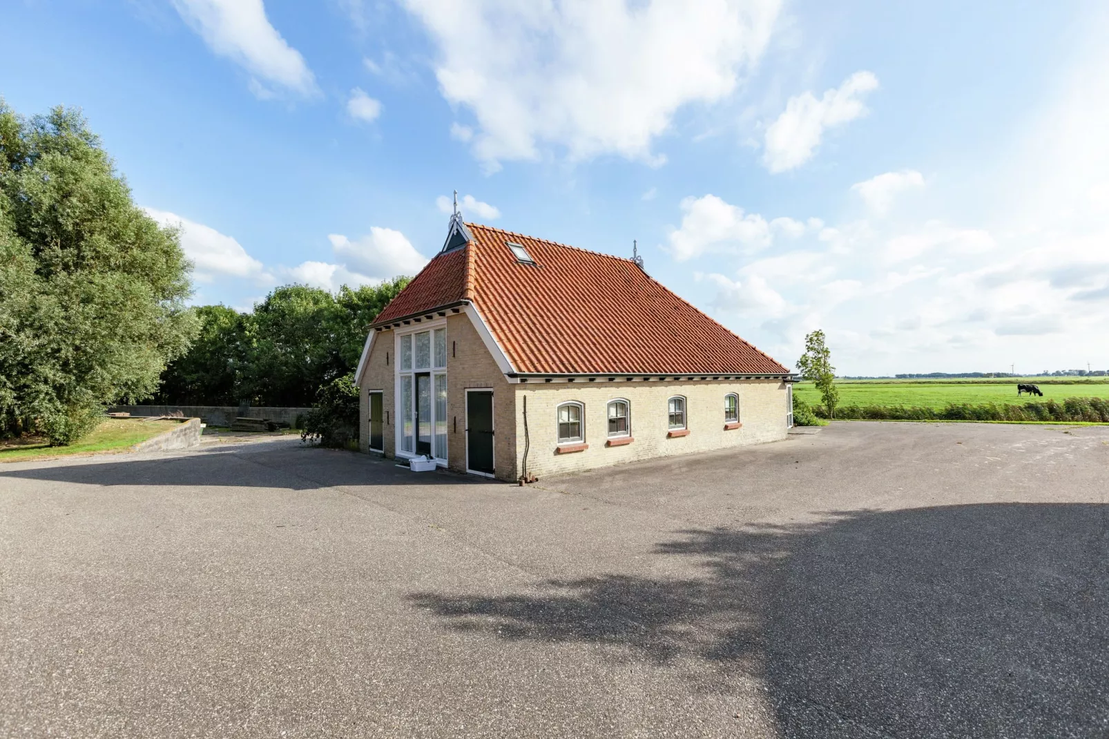 't Friese Koetshuis-Buitenkant zomer