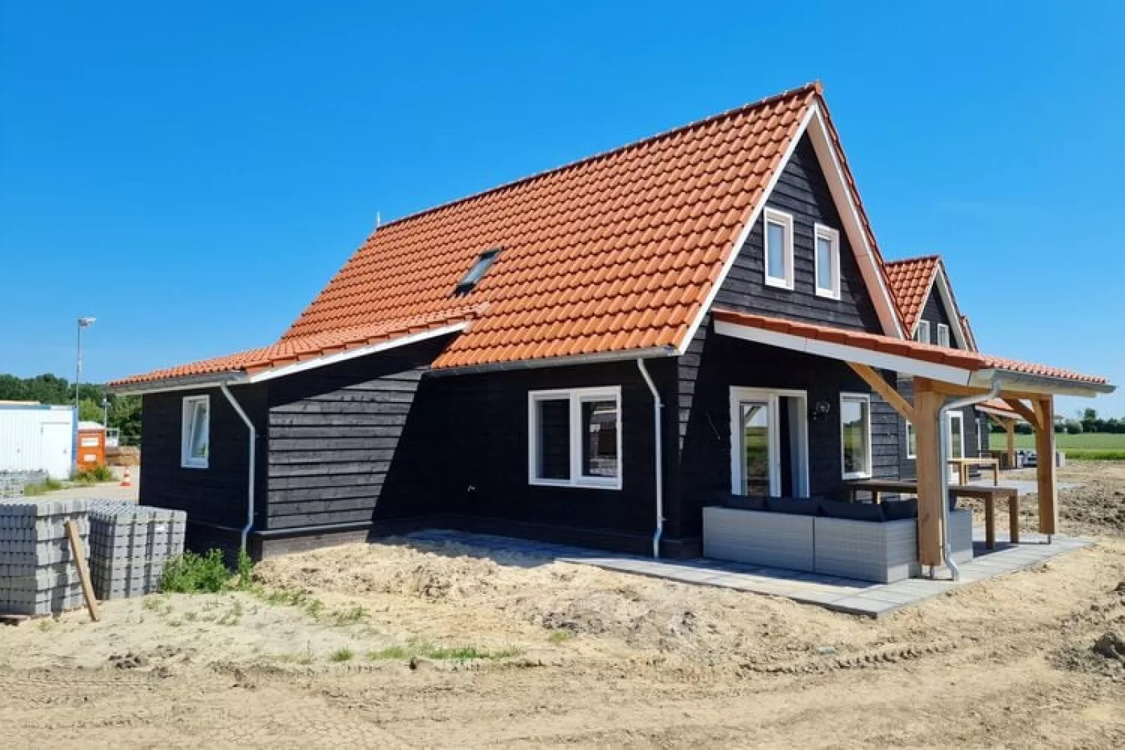 De Scholekster Huis Nr 14-Buitenkant zomer