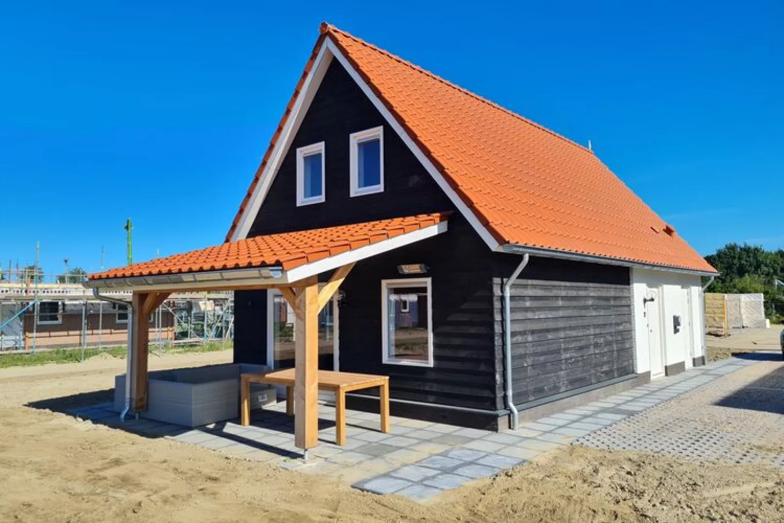 De Scholekster Huis Nr 14-Buitenkant zomer