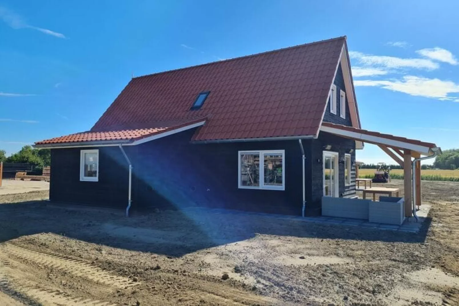 De Scholekster Huis Nr 14-Buitenkant zomer