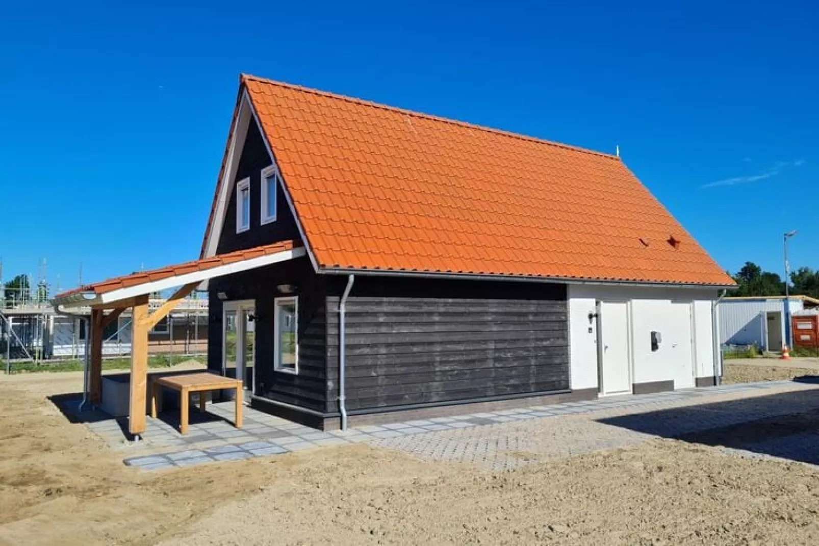 De Scholekster Huis Nr 14-Buitenkant zomer