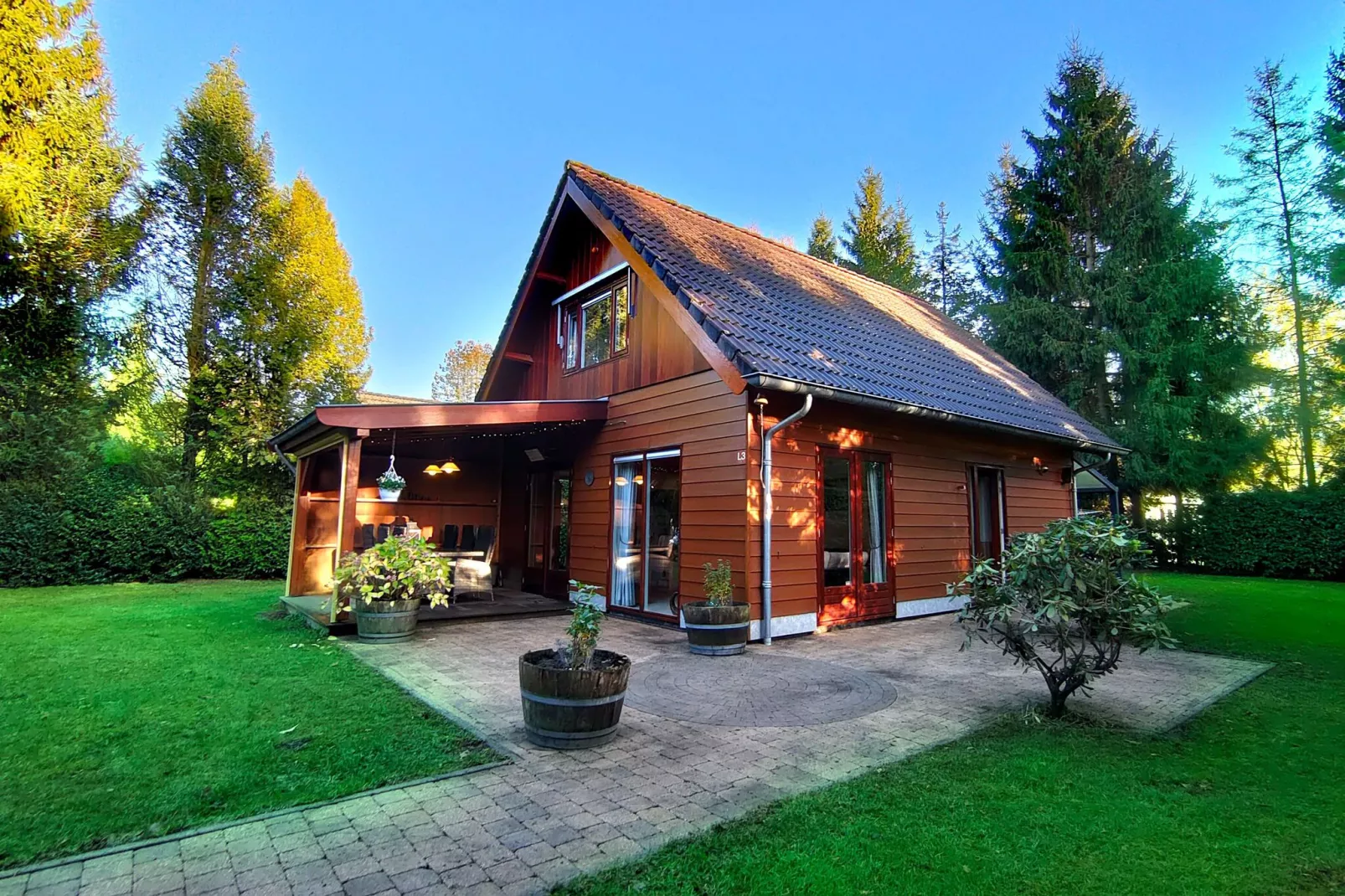 Prachtig vrijstaand huis met tuin op de Veluwe-Buitenkant zomer