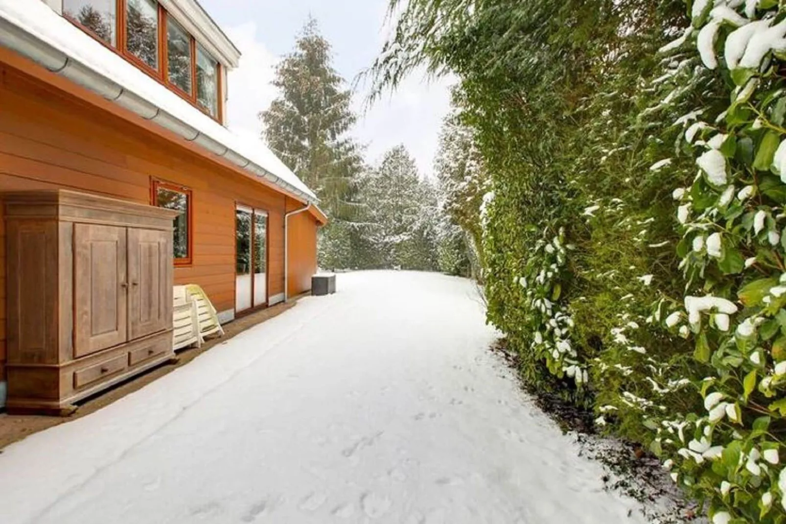 Prachtig vrijstaand huis met tuin op de Veluwe-Exterieur winter