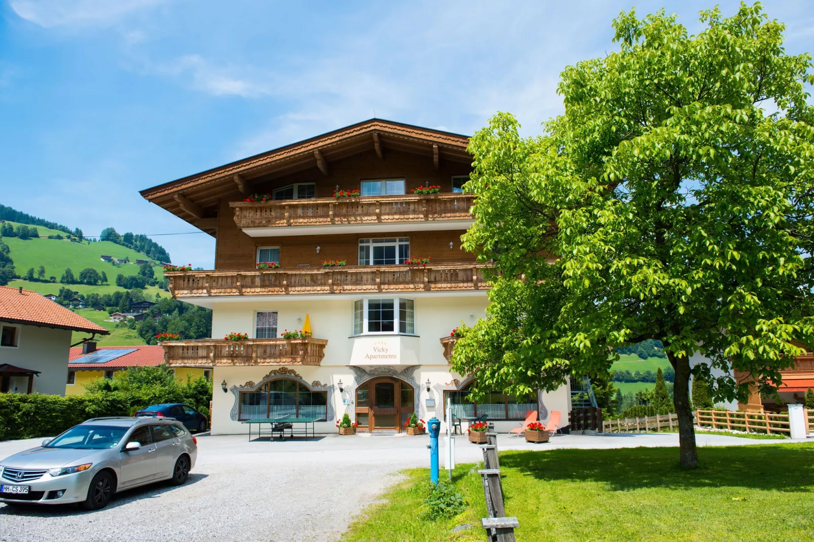 Vicky Apartments Niederau-Buitenkant zomer
