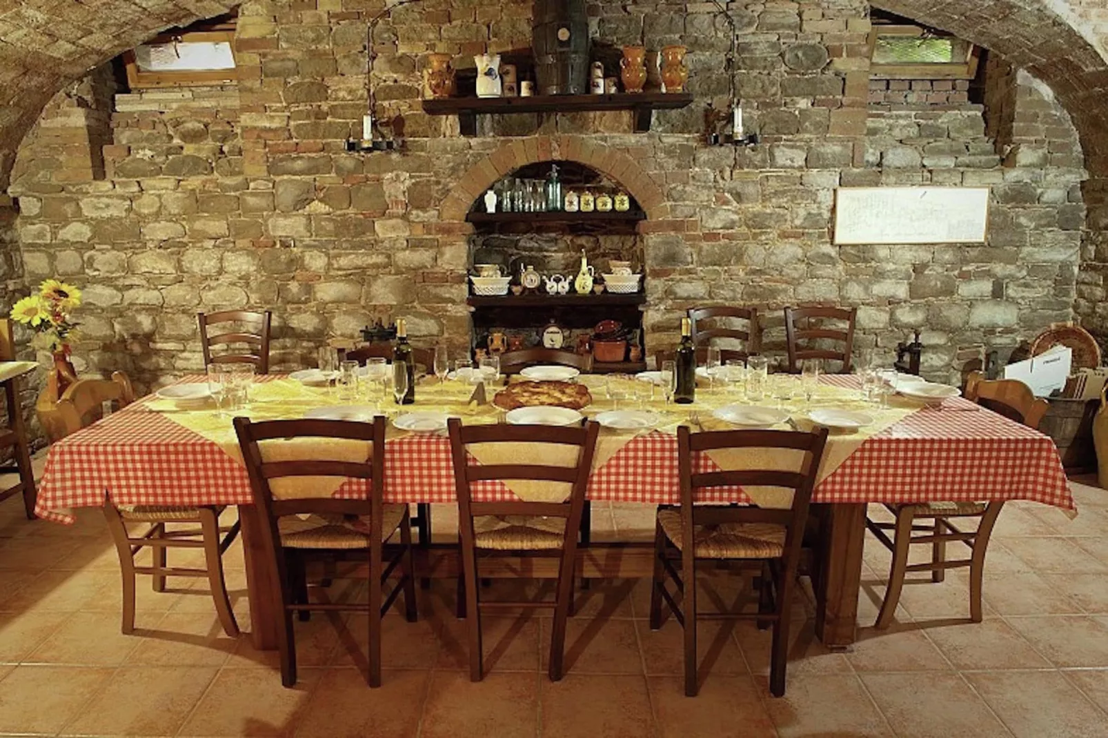 Agriturismo met zwembad en mooi uitzicht tussen wijngaard en olijfbomen-Faciliteiten
