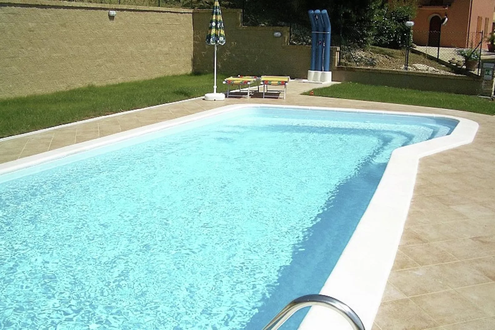 Gezellig appartement in Montecarotto met terras-Zwembad