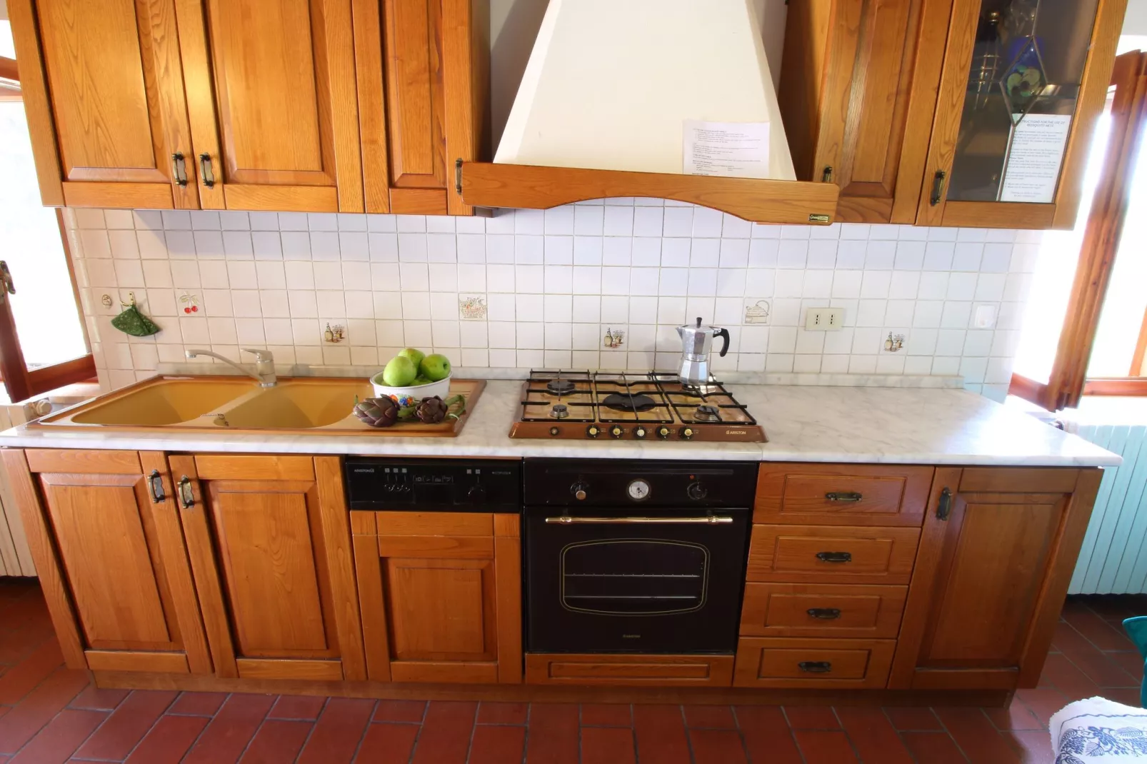 Gezellig appartement in Montecarotto met terras-Keuken