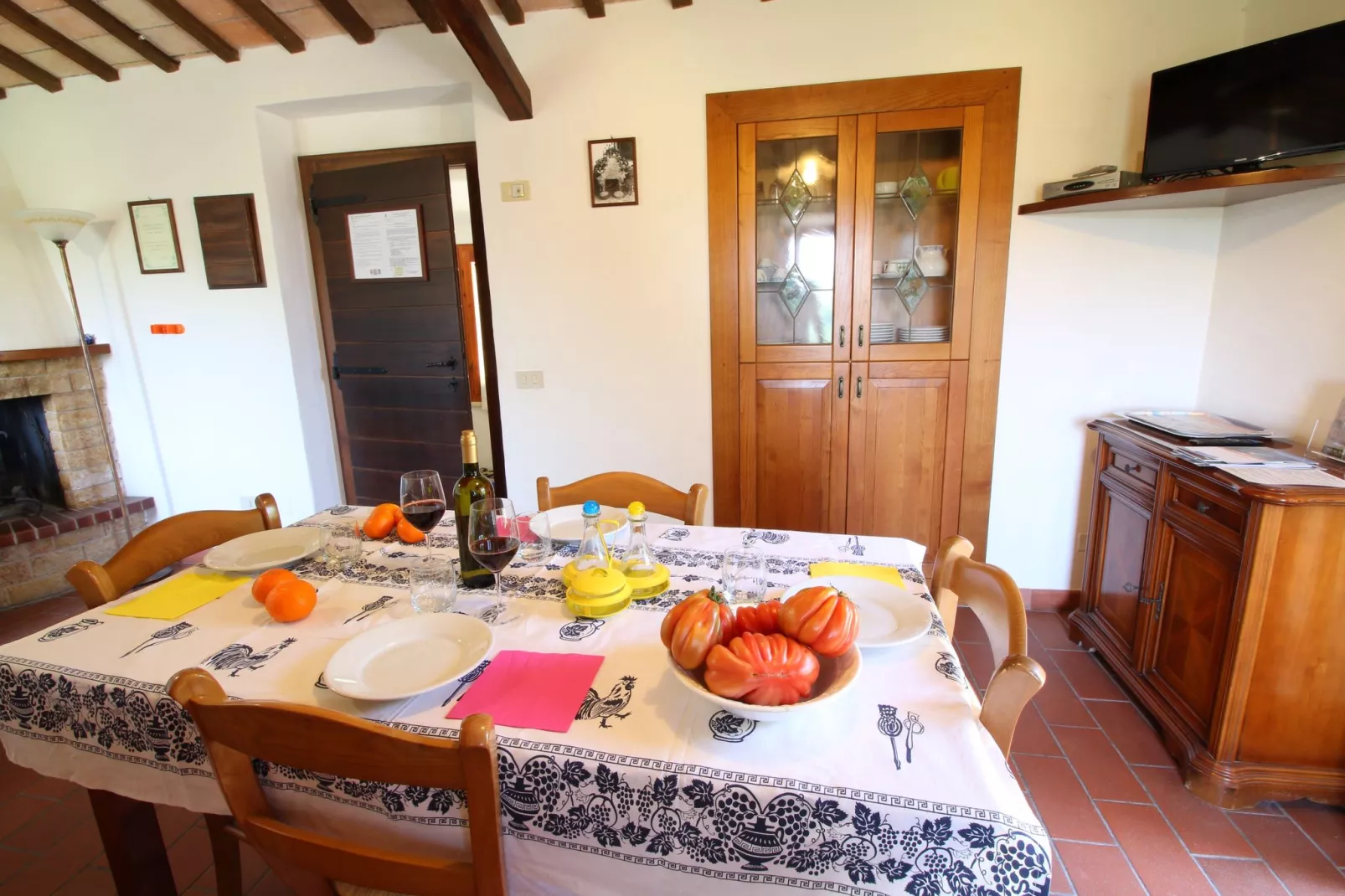 Gezellig appartement in Montecarotto met terras-Eetkamer