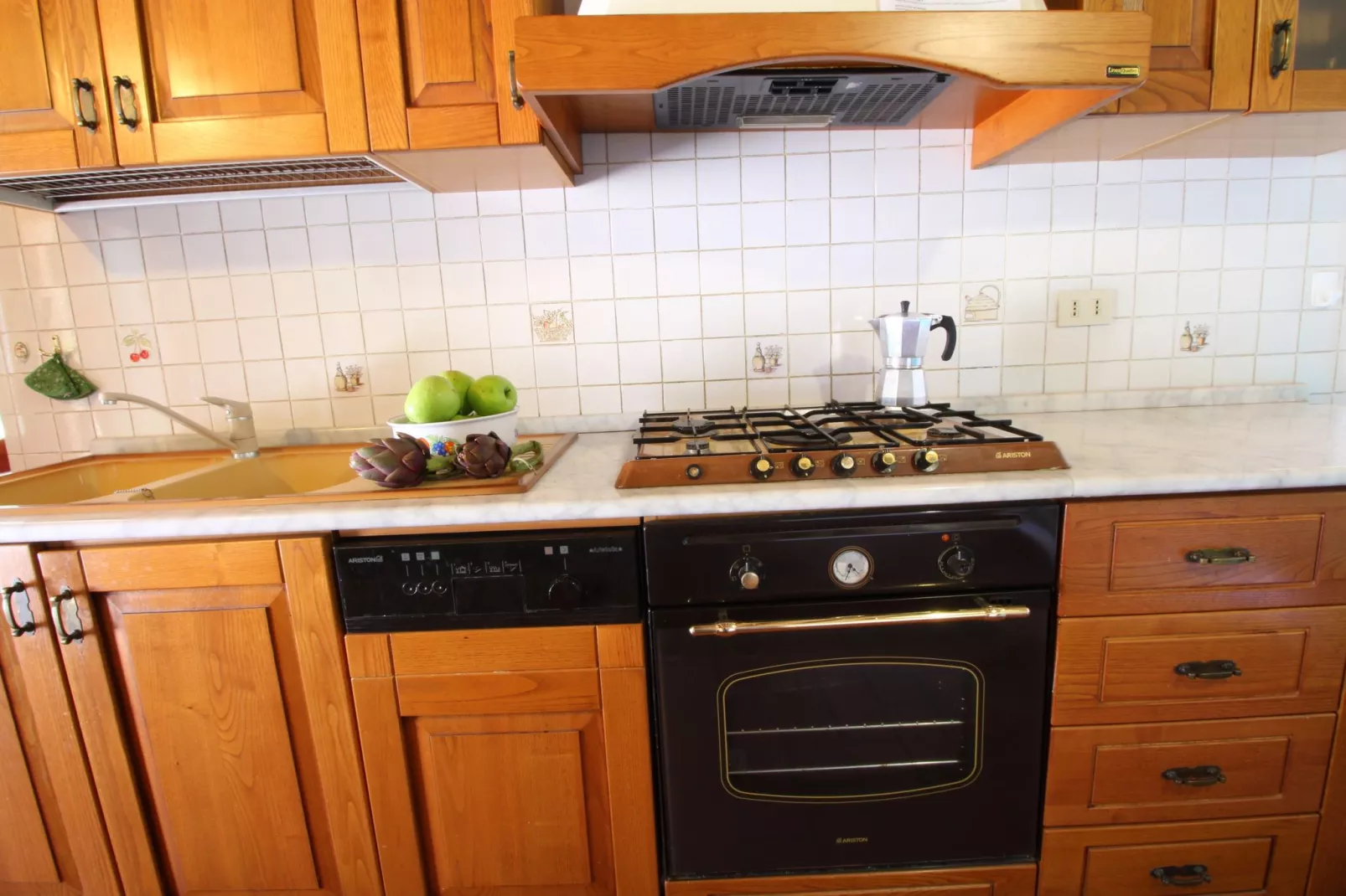 Gezellig appartement in Montecarotto met terras-Keuken