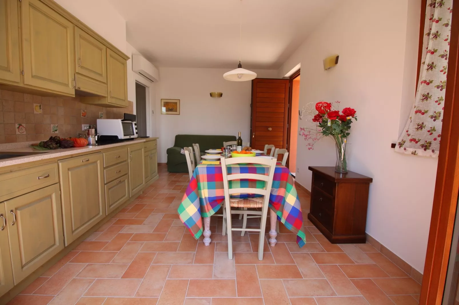 Mooi ingericht appartement in Montecarotto met terras-Woonkamer