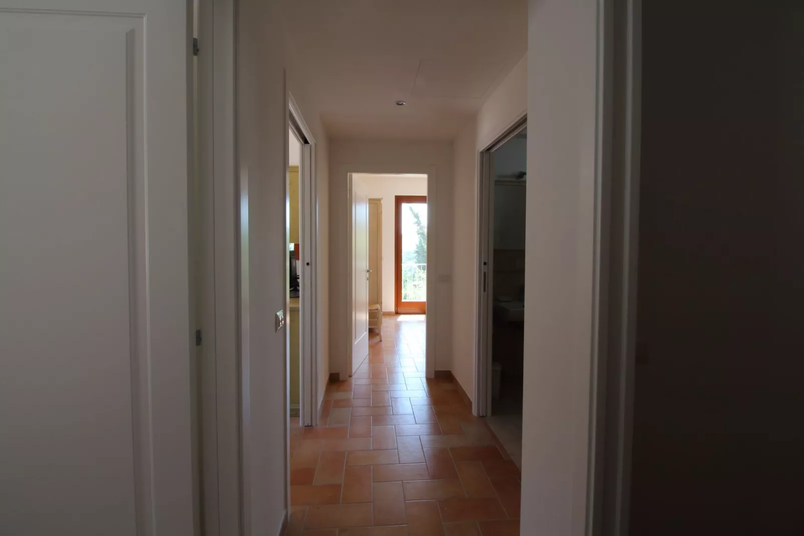 Mooi ingericht appartement in Montecarotto met terras-Overloop