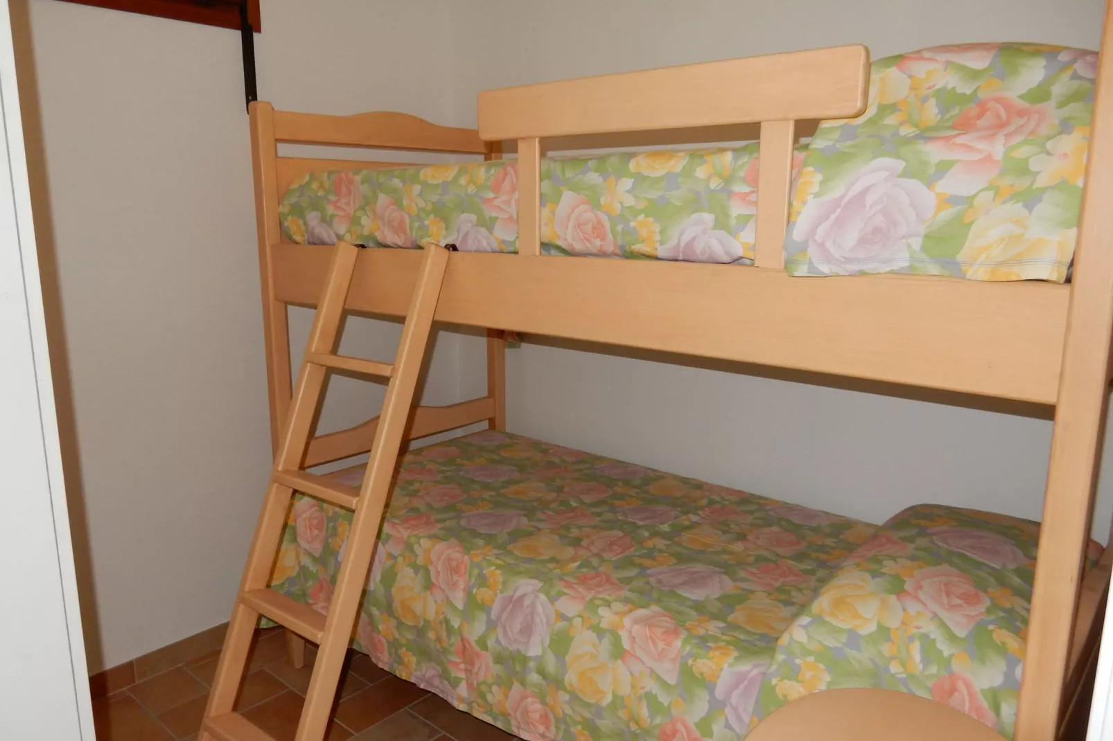 Mooi ingericht appartement in Montecarotto met terras-Slaapkamer