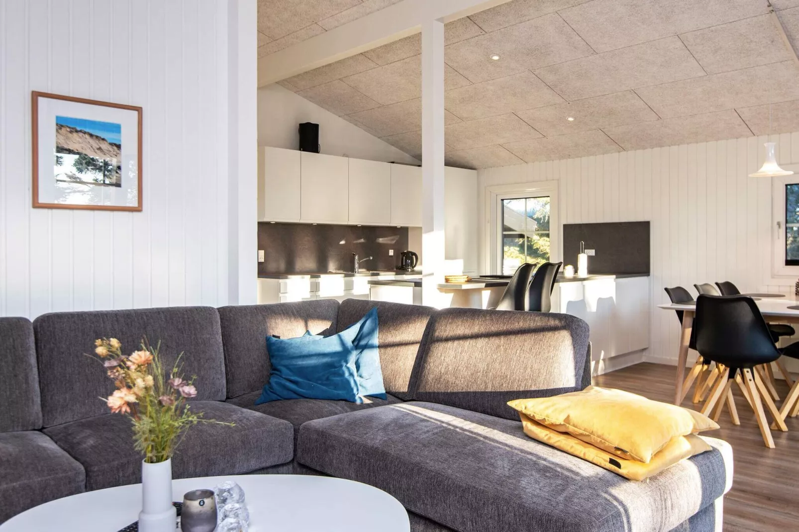 Sereen vakantiehuis in Ringkøbing met zwembad-Binnen