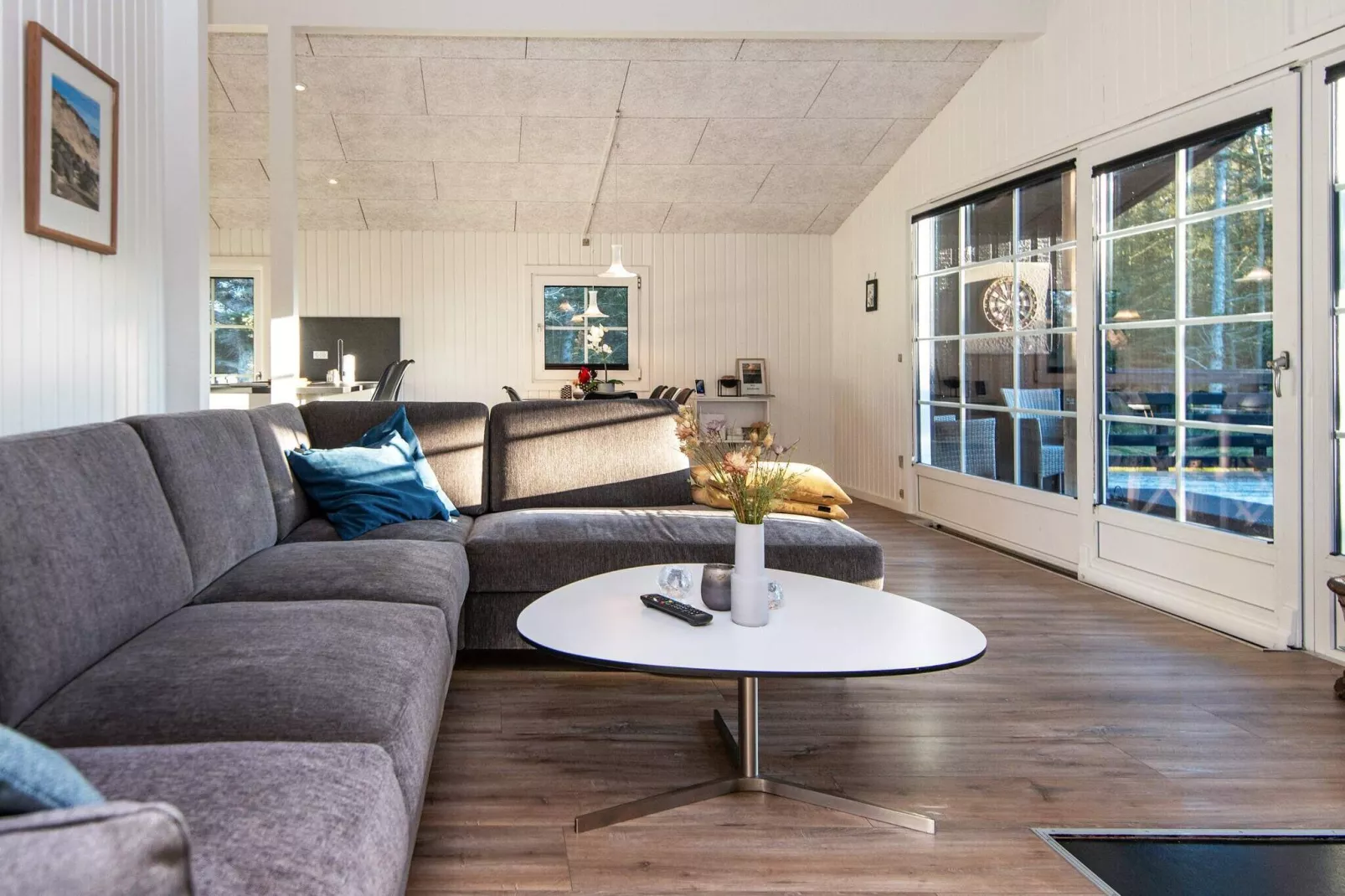 Sereen vakantiehuis in Ringkøbing met zwembad-Binnen