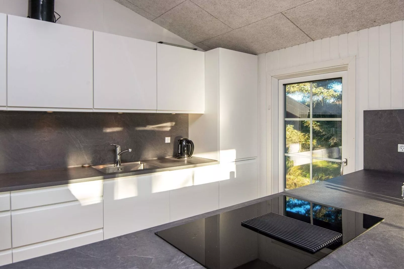 Sereen vakantiehuis in Ringkøbing met zwembad-Binnen
