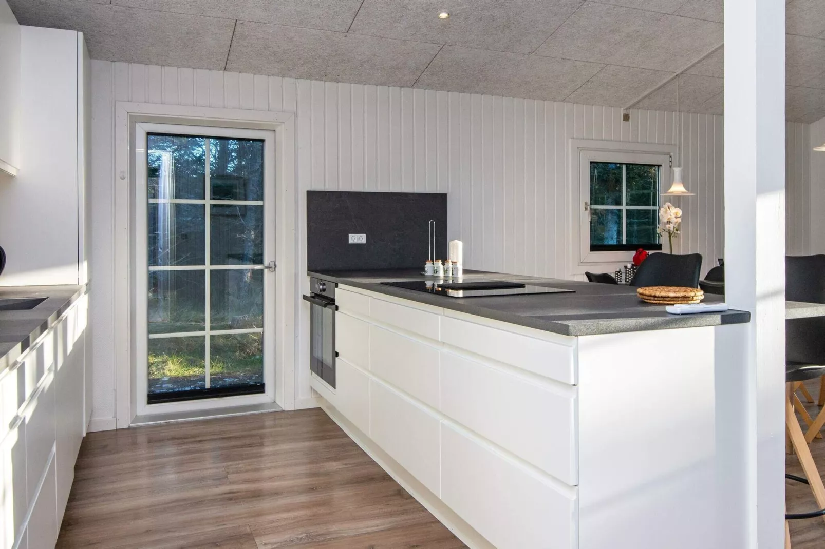 Sereen vakantiehuis in Ringkøbing met zwembad-Binnen