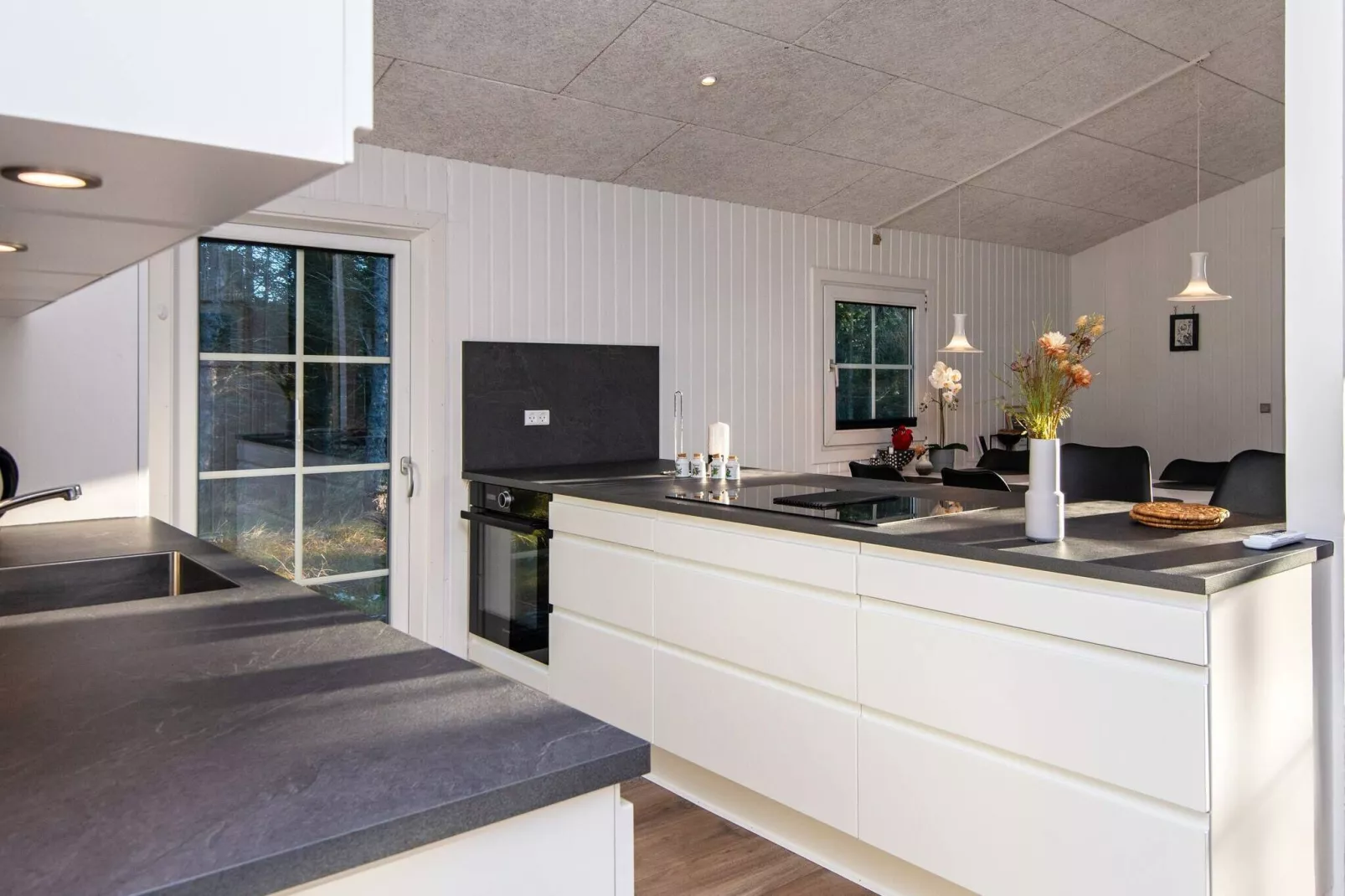 Sereen vakantiehuis in Ringkøbing met zwembad-Binnen
