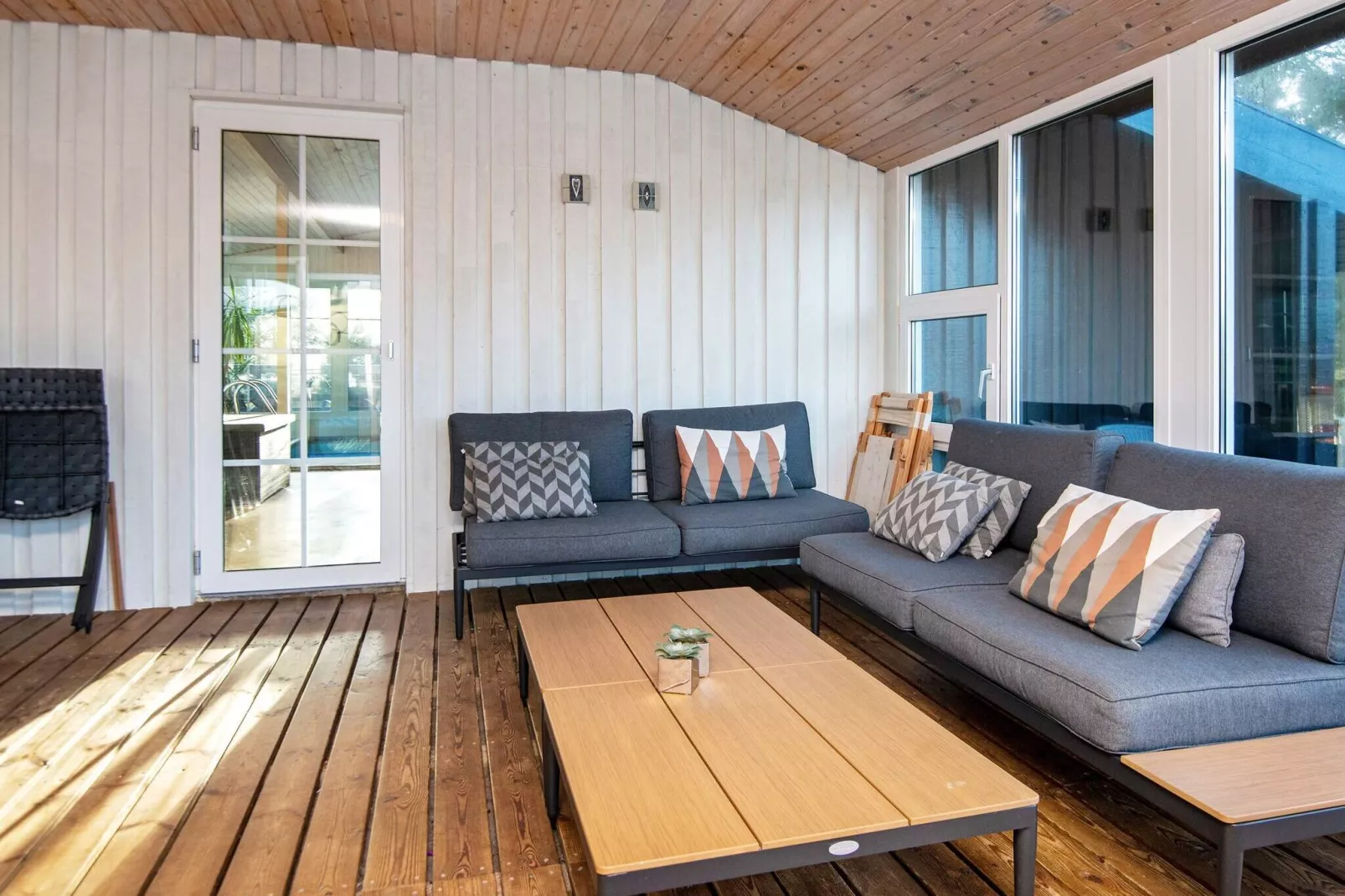 Sereen vakantiehuis in Ringkøbing met zwembad-Binnen