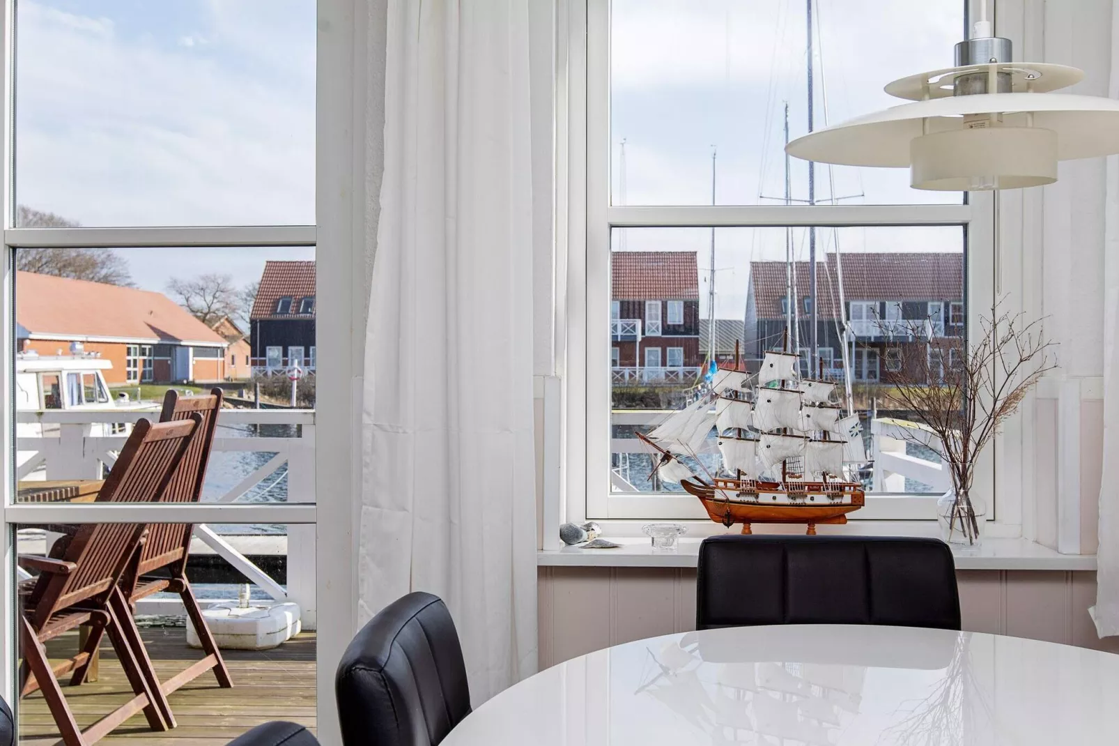 3 room,m/Harbour View,2 levels-Binnen