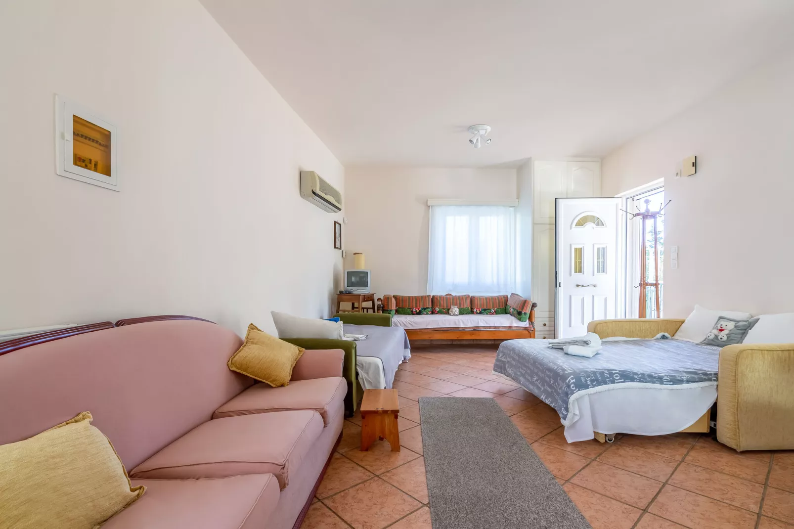 Small apartment in Porto Rafti Area-Slaapkamer