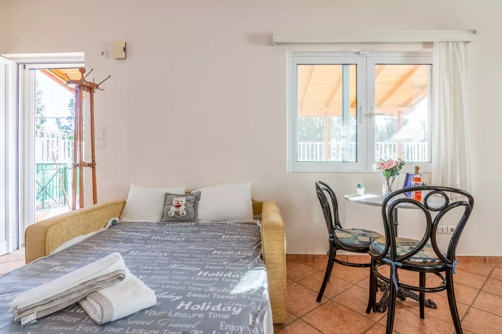 Small apartment in Porto Rafti Area-Woonkamer