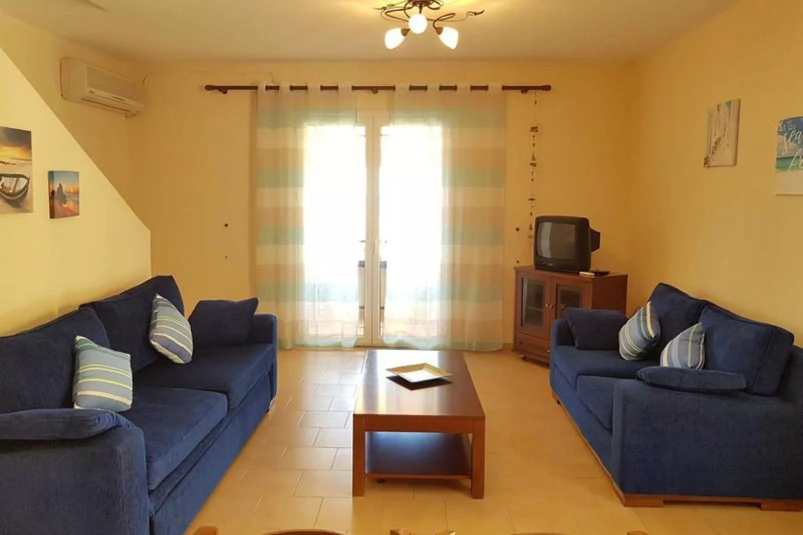 Glyfada Two Floors Maizonette Aa2g 61-Woonkamer