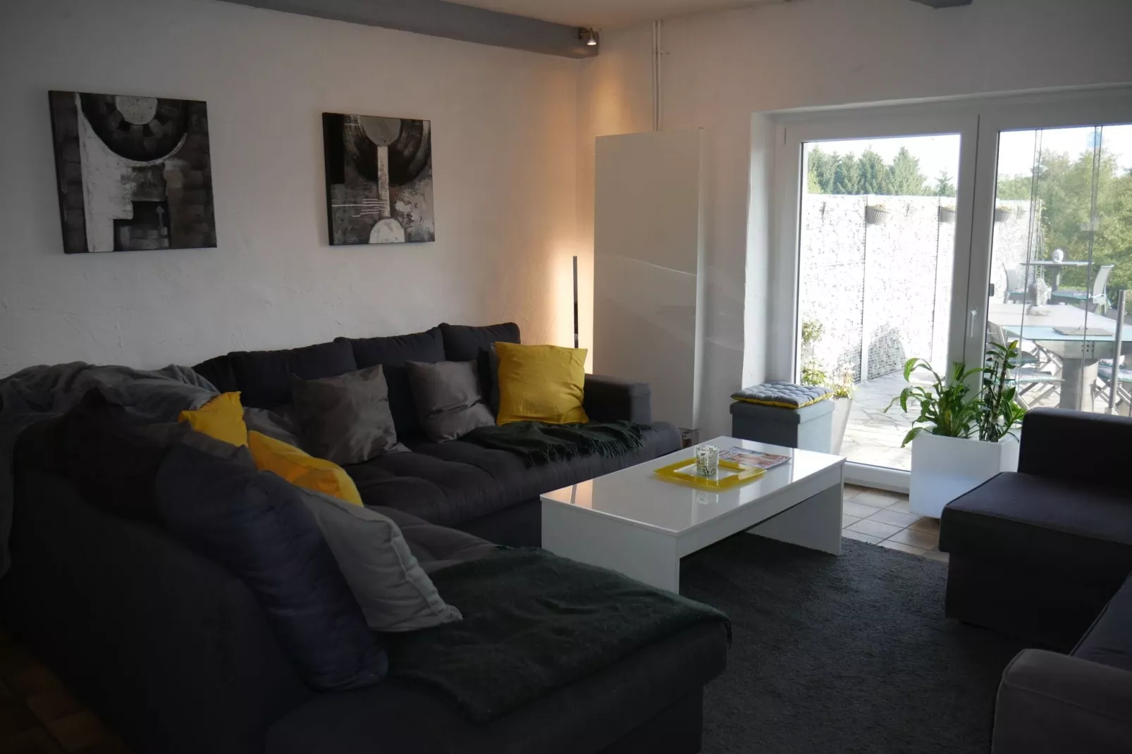 Charmante habitation située à la Reid avec Jacuzzi-Woonkamer