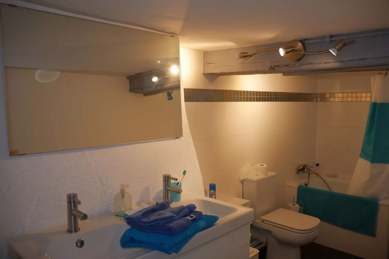Charmante habitation située à la Reid avec Jacuzzi-Badkamer