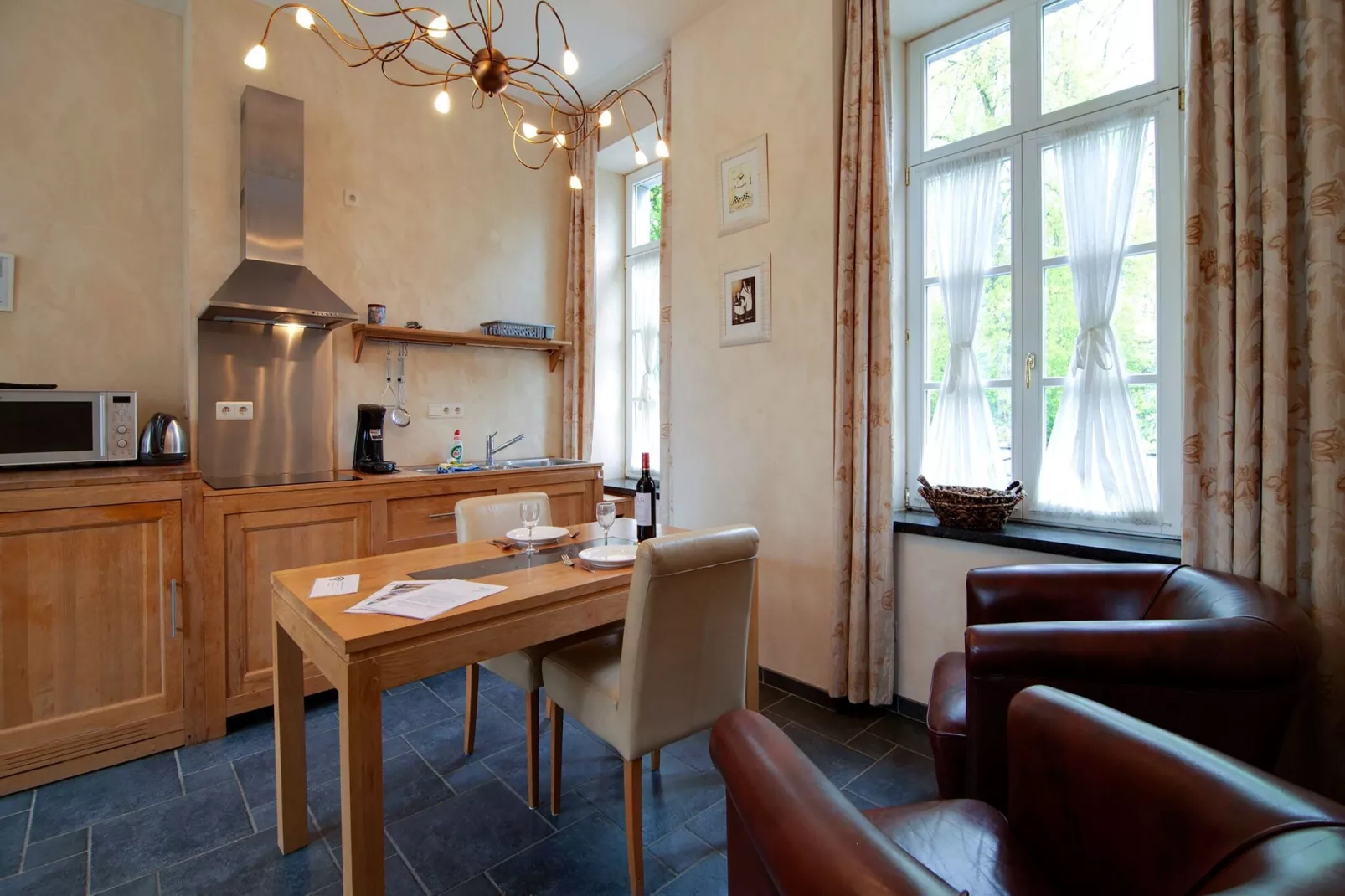 Studio voor twee Domaine Château Dieupart-Woonkamer