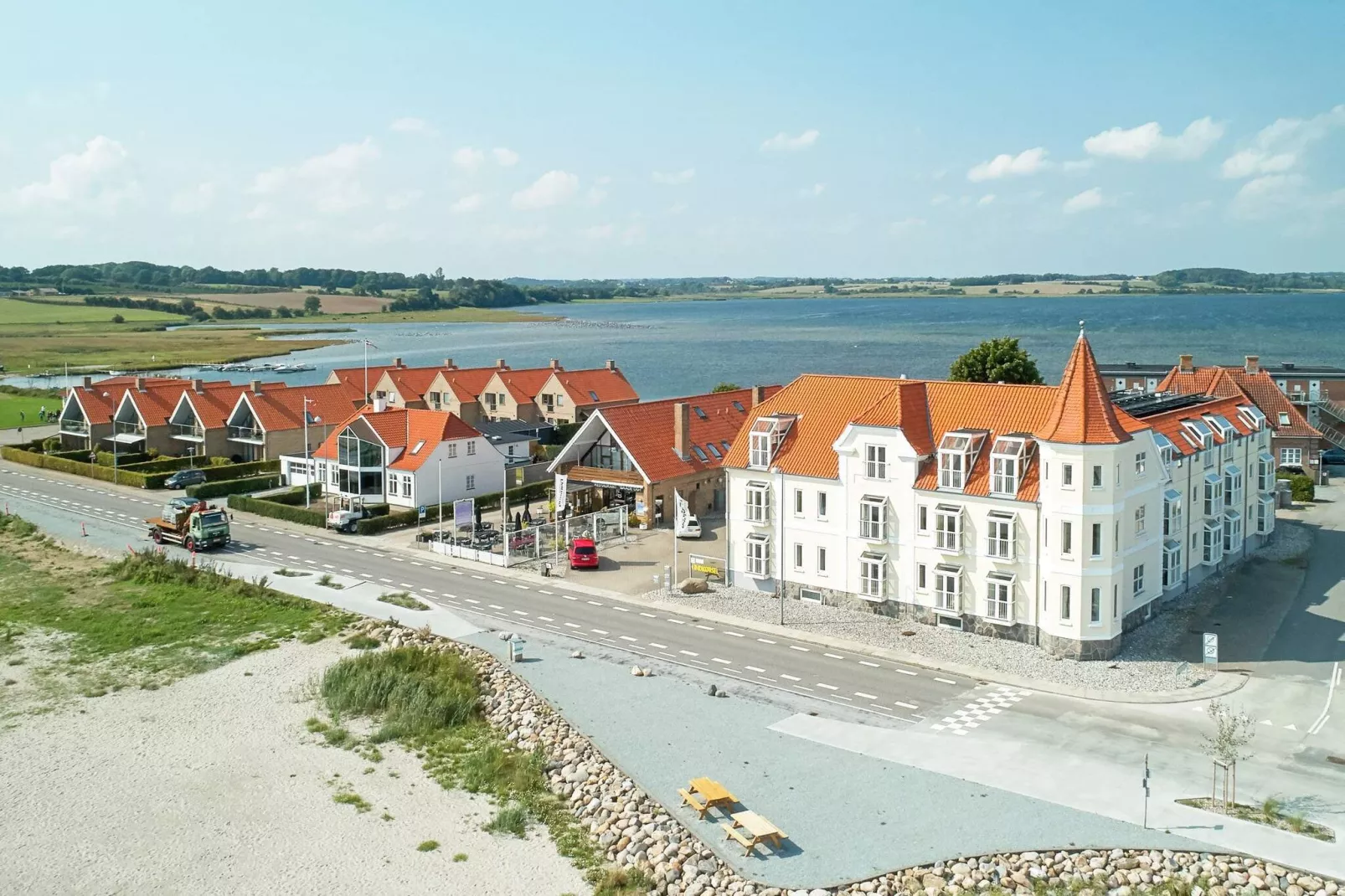 1 room w/seaview-Buitenlucht