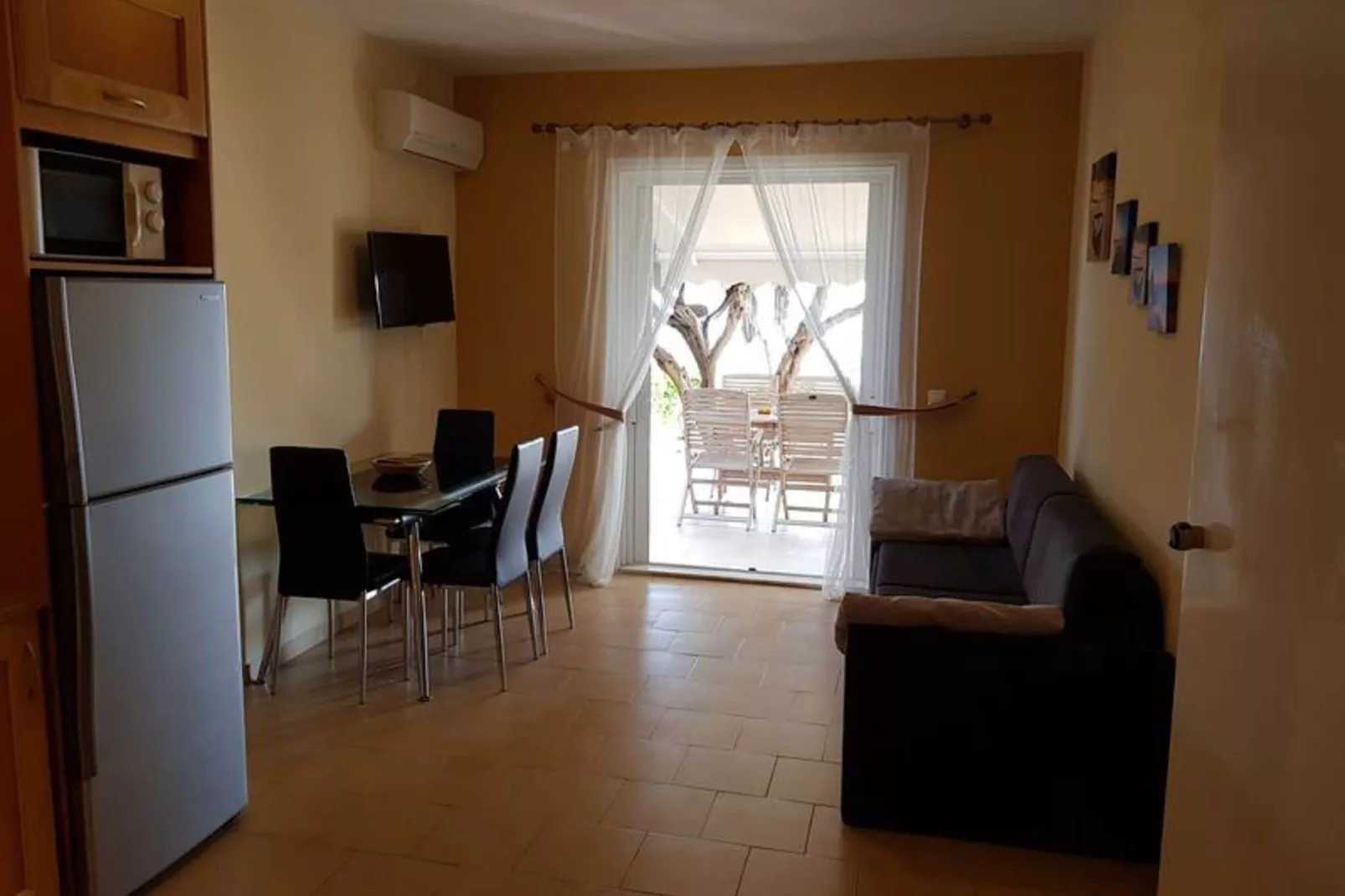 Glyfada Beachfront Housel Ab4g-Woonkamer