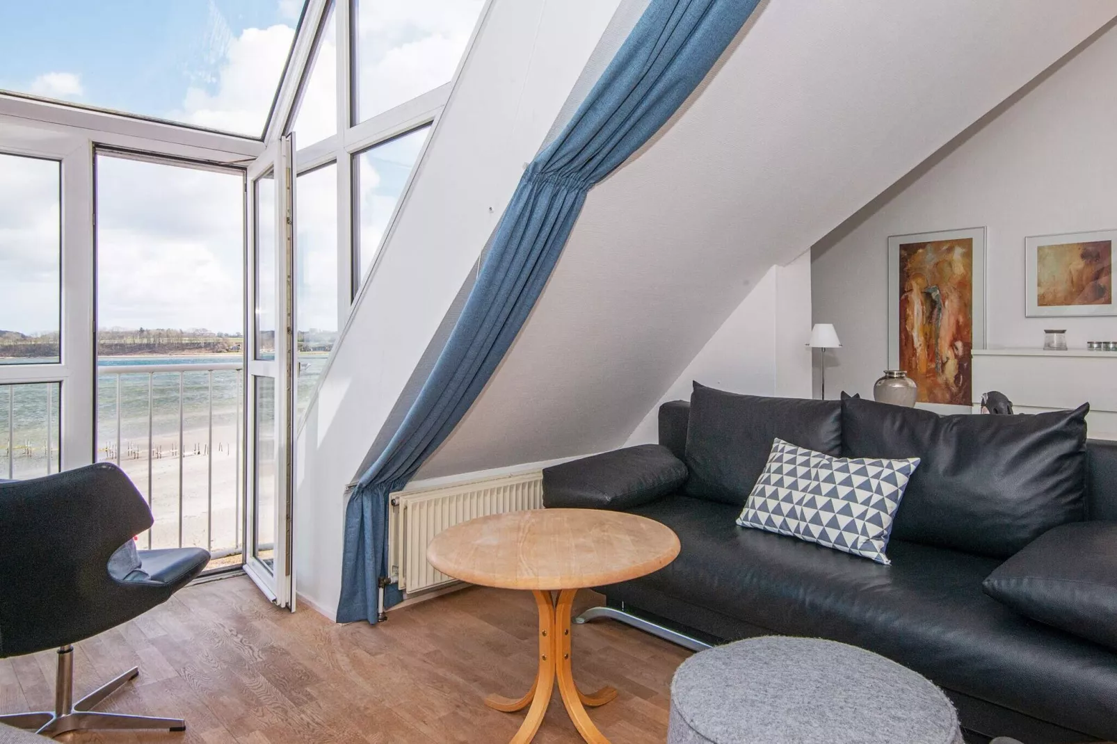 1 room w/seaview-Binnen