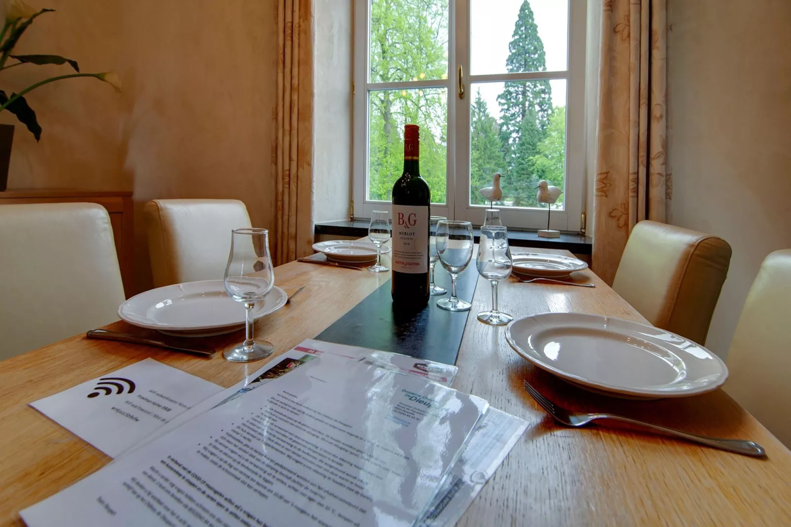 Appartement voor vier Domain Château Dieupart-Eetkamer