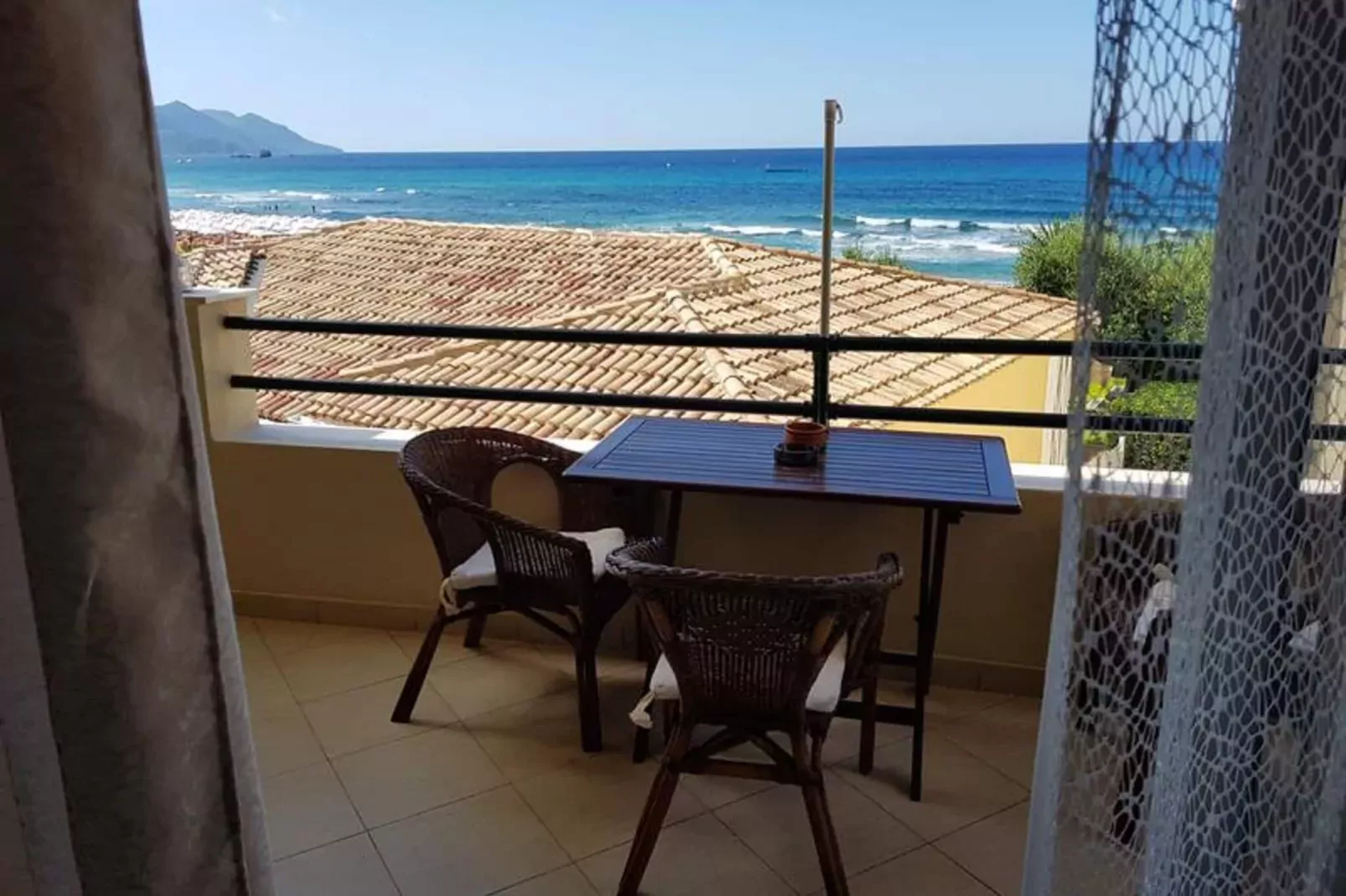 Located in one of the most beautiful sandy in Corfu  in Glyfada Beach 73-Uitzicht zomer