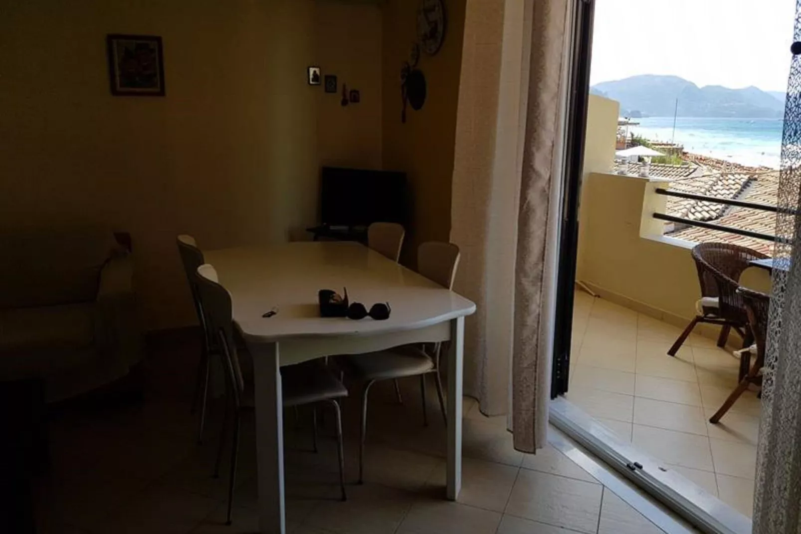Located in one of the most beautiful sandy in Corfu  in Glyfada Beach 73-Woonkamer