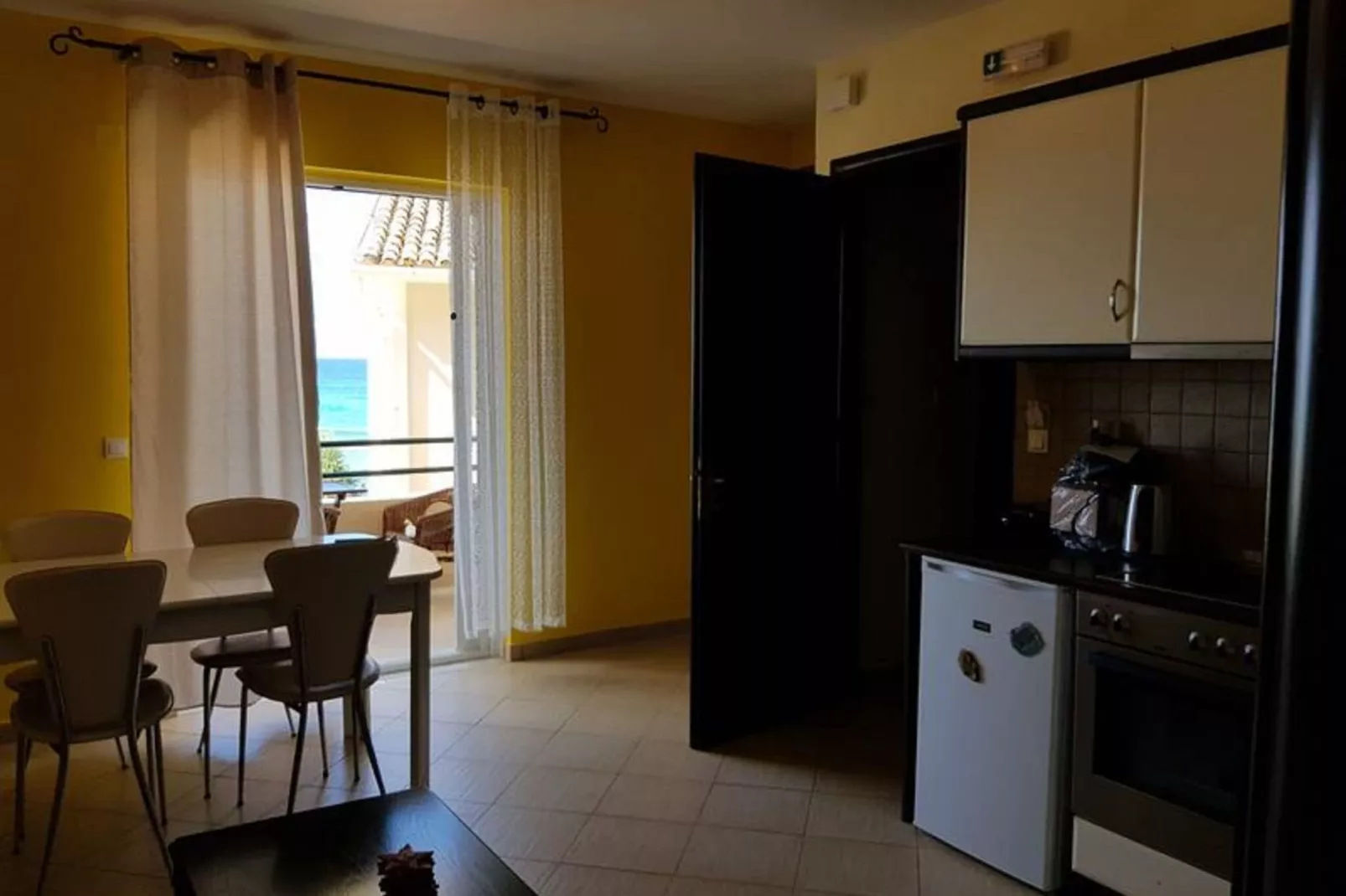 Located in one of the most beautiful sandy in Corfu  in Glyfada Beach 73-Keuken