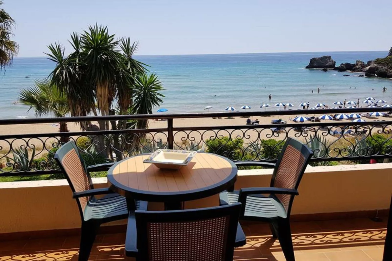 Corfu Glyfada Beachfront Apartment 7-Terrasbalkon