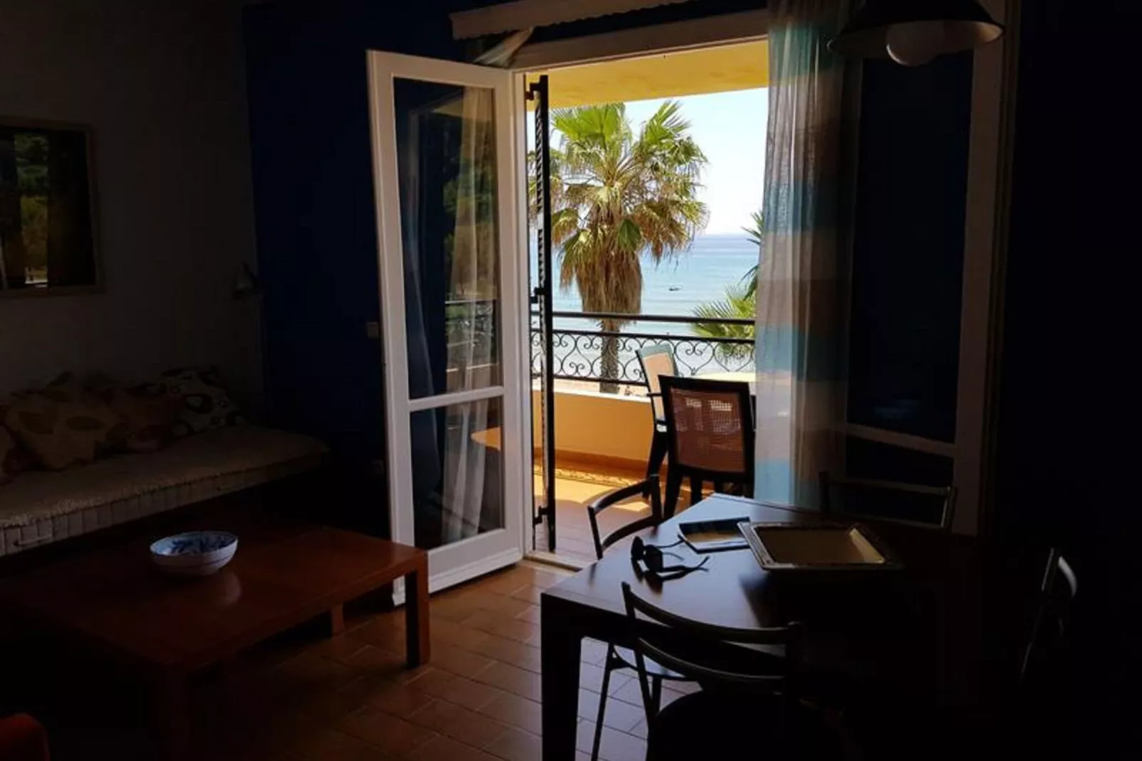 Corfu Glyfada Beachfront Apartment 7-Woonkamer
