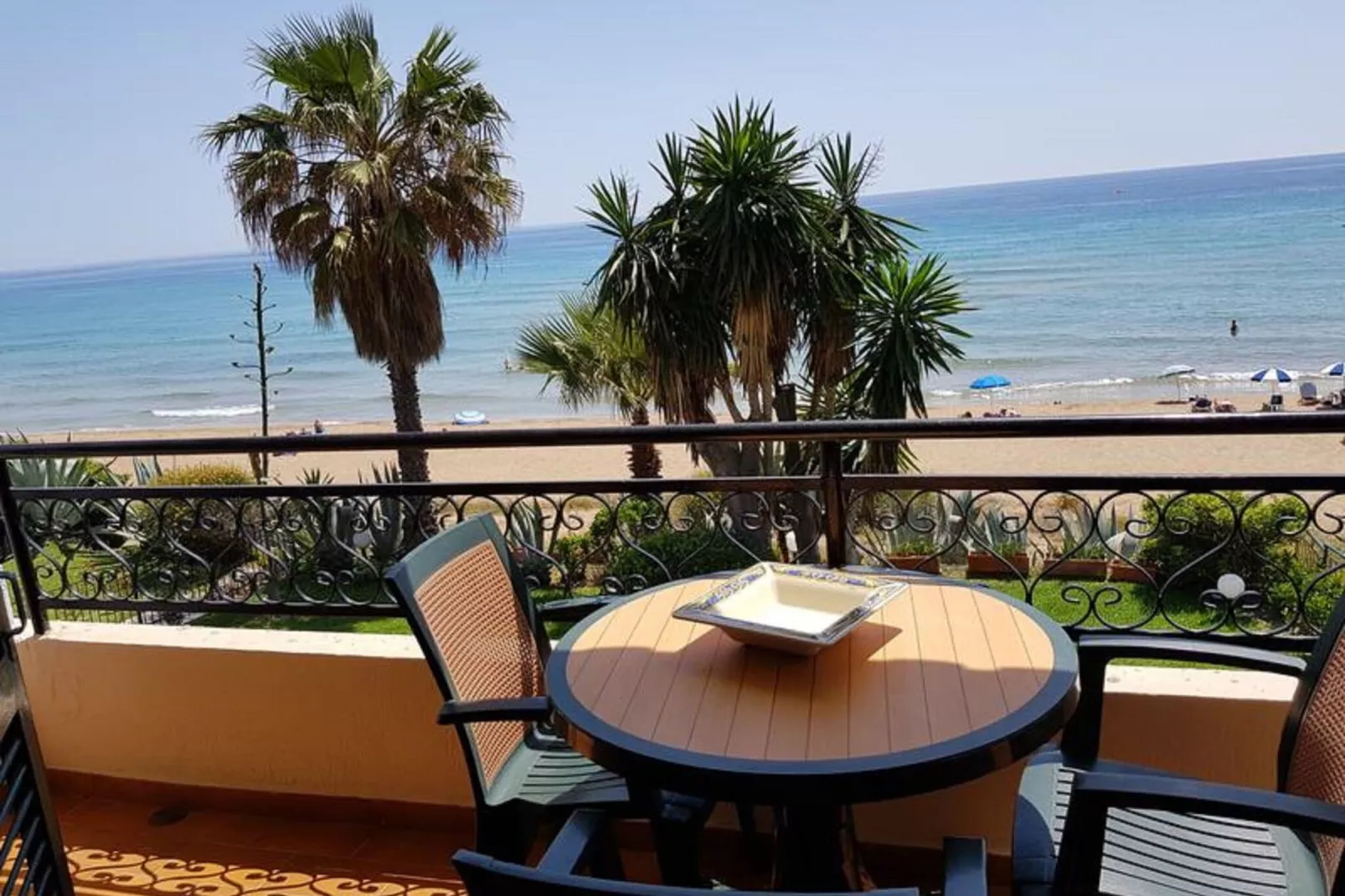 Corfu Glyfada Beachfront Apartment 7-Terrasbalkon